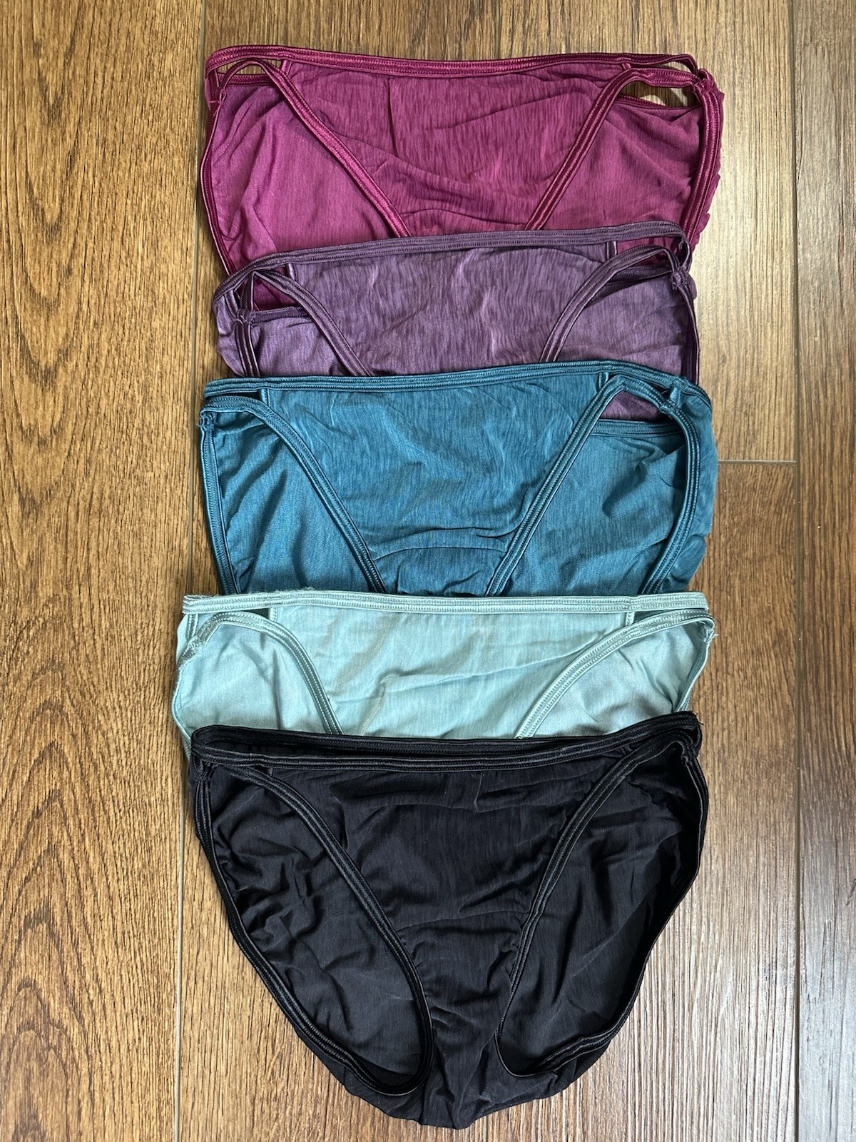 NWOT Vintage (5) Size 5 Vanity Fair Illumination String Bikini Panties 18108