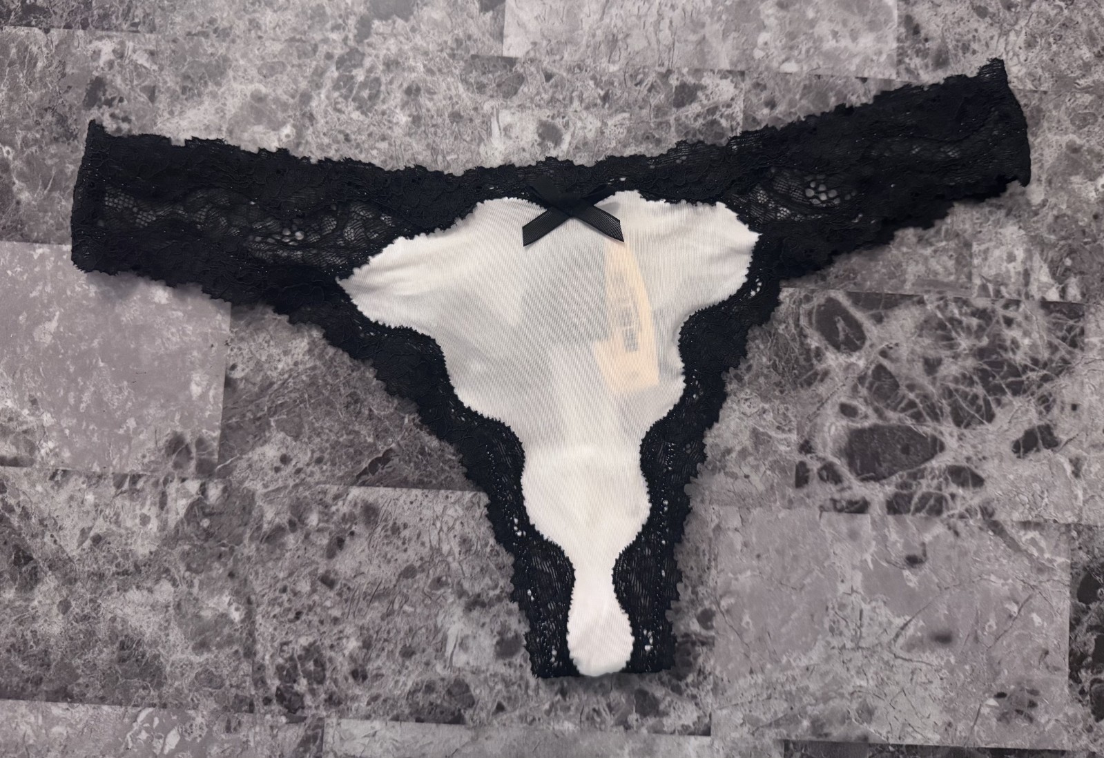 NWT VICTORIA’S SECRET DREAM ANGELS S WHITE SMOOTH BLACK LACE RARE THONG PANTIES