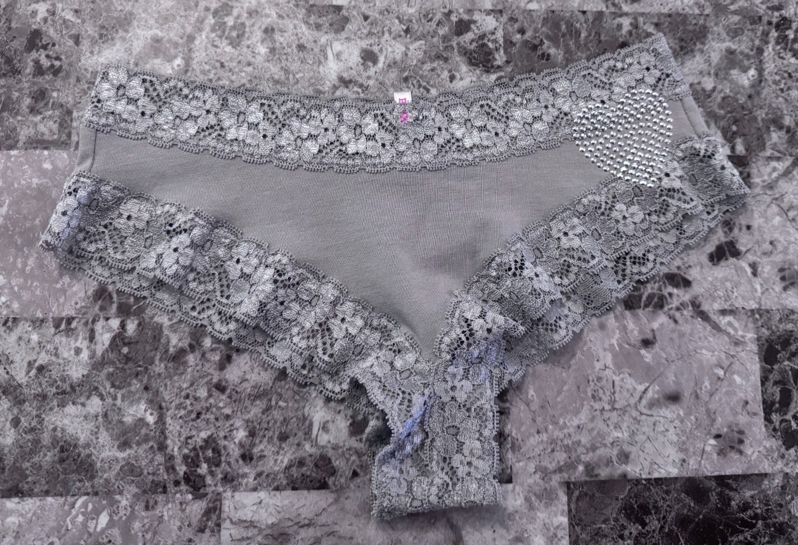 NWT VICTORIA’S SECRET PINK S GRAY SILVER STUD HEART VINTAGE RARE CHEEKY PANTIES