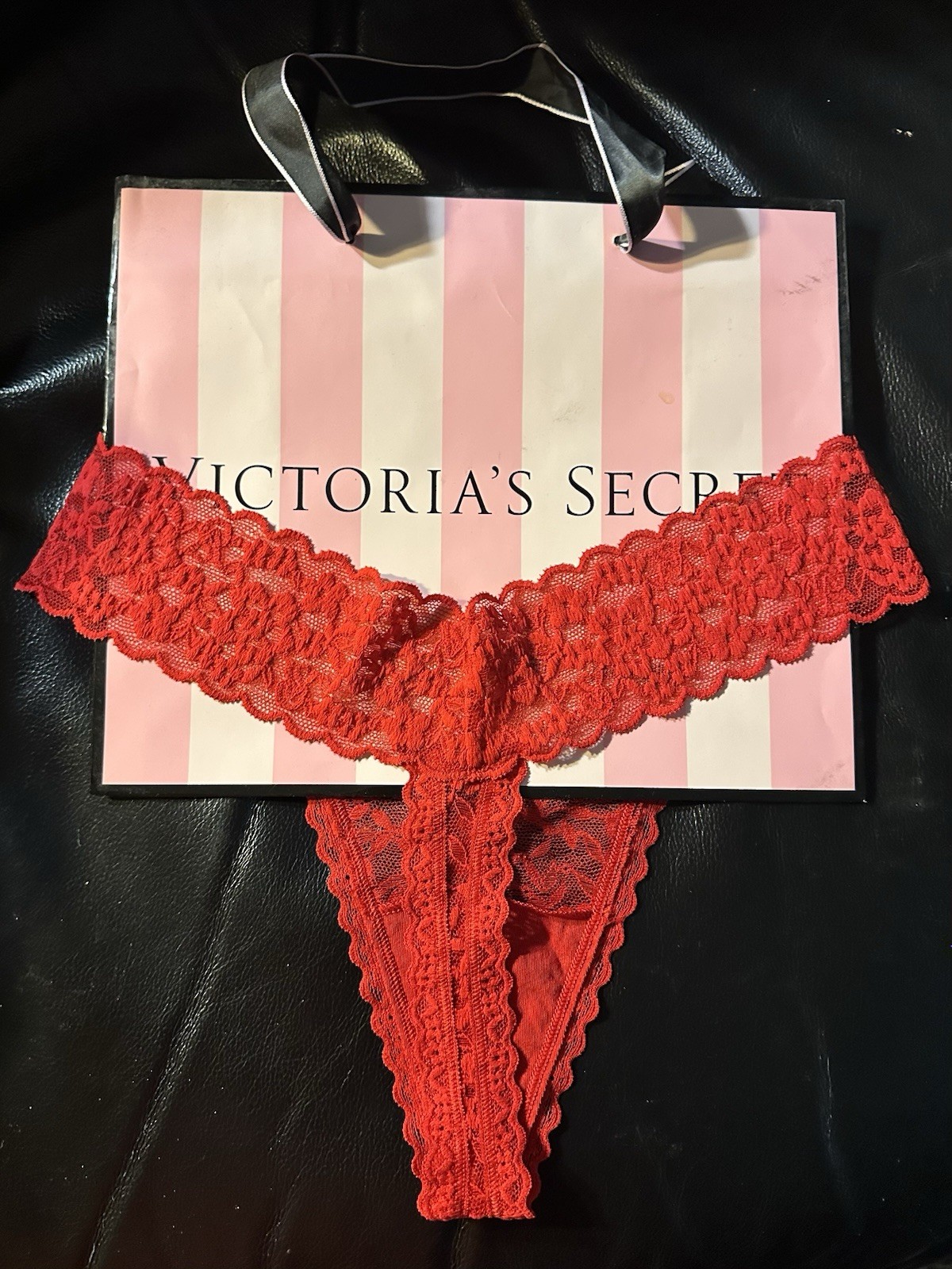 Victoria’s Secret Lace Thong Panties Lipstick Red Size Medium NWT Brand New