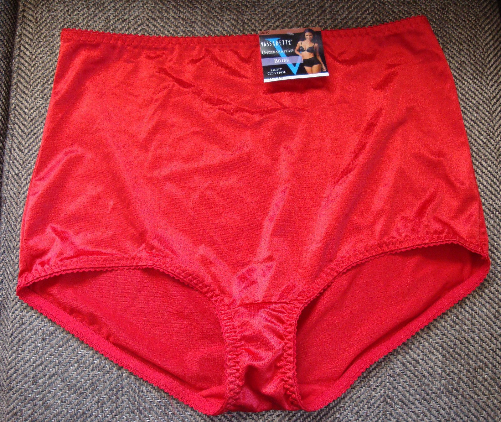 NWT Vassarette 3X / 10 Undershapers Brief Light Control RED Satin Shaper Panty