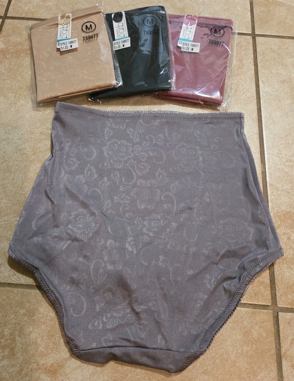 Women’s Lingerie Barbra lot of 4 Full Coverag briefs size medium new with tags!!