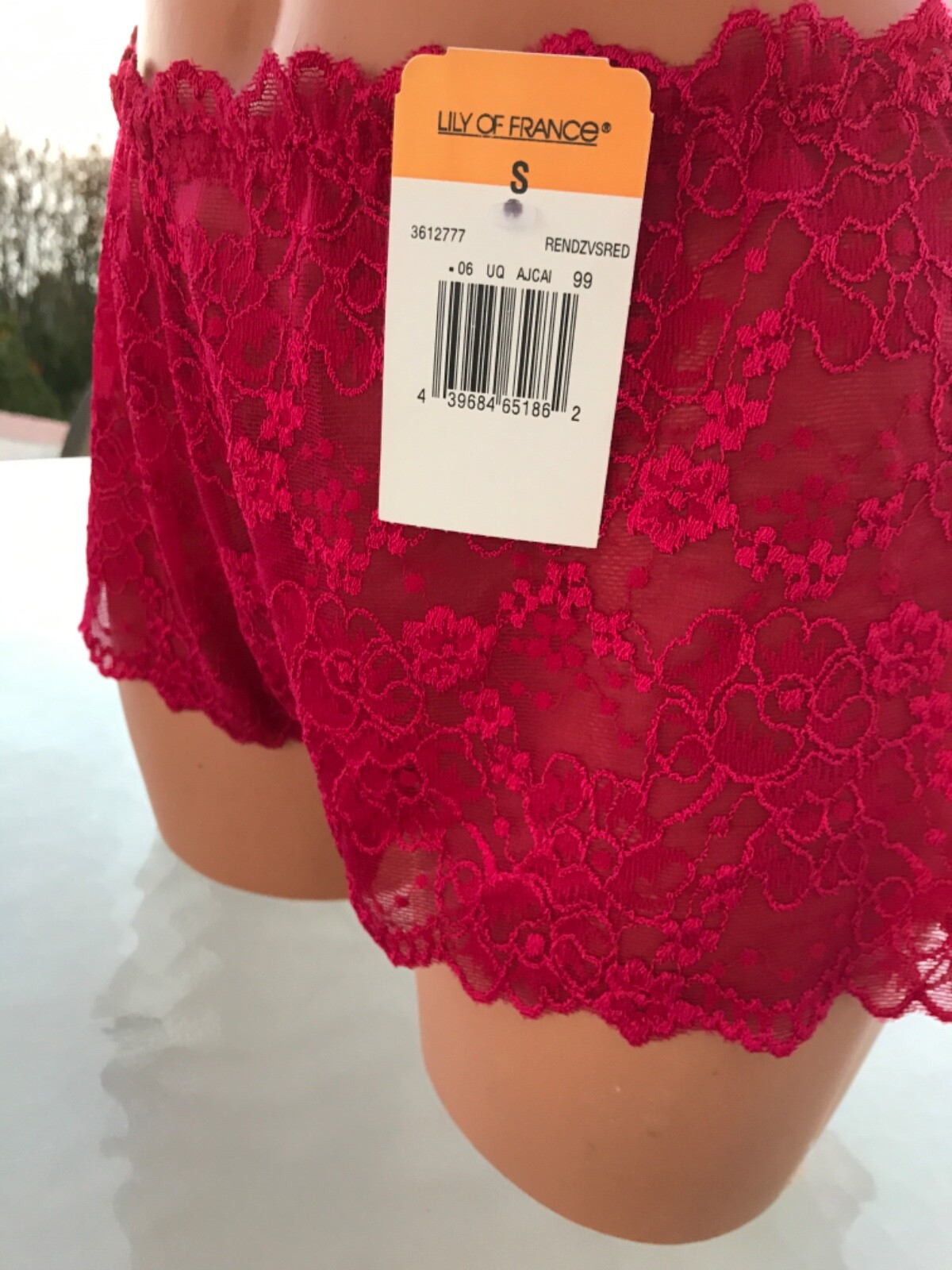 LILY OF FRANCE LACE SHORTS- Sz: S RED VINTAGE NEW