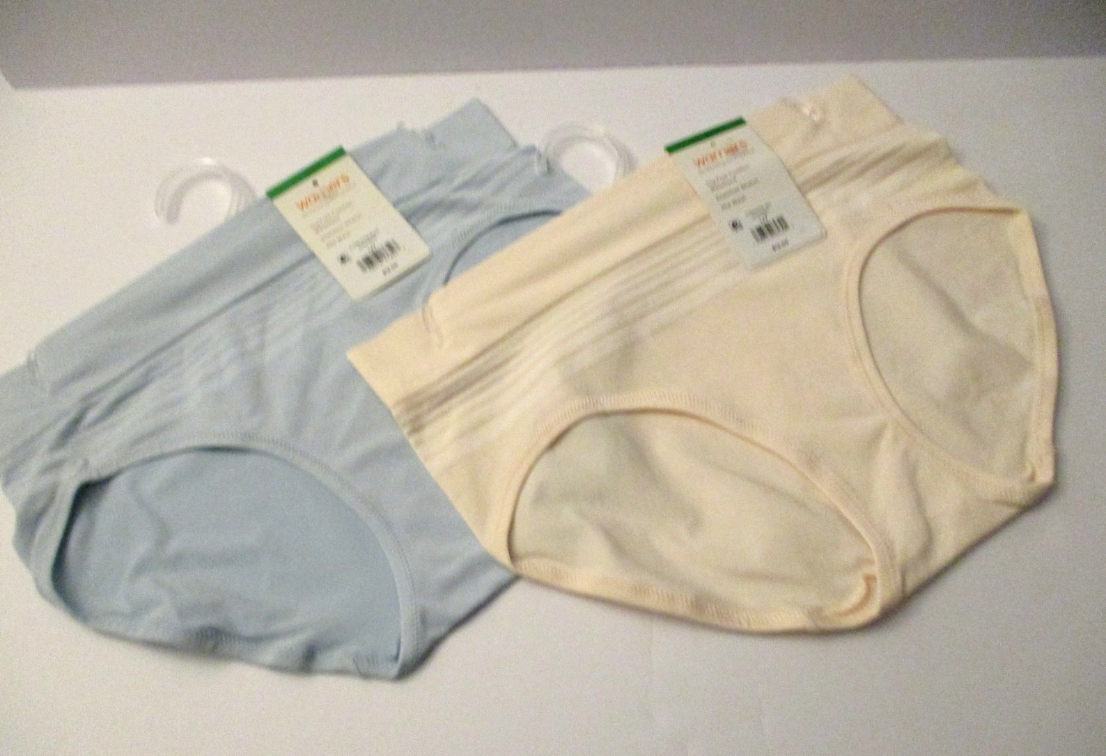 Warners hipster seamless stretch panties 2 pair size 7/L