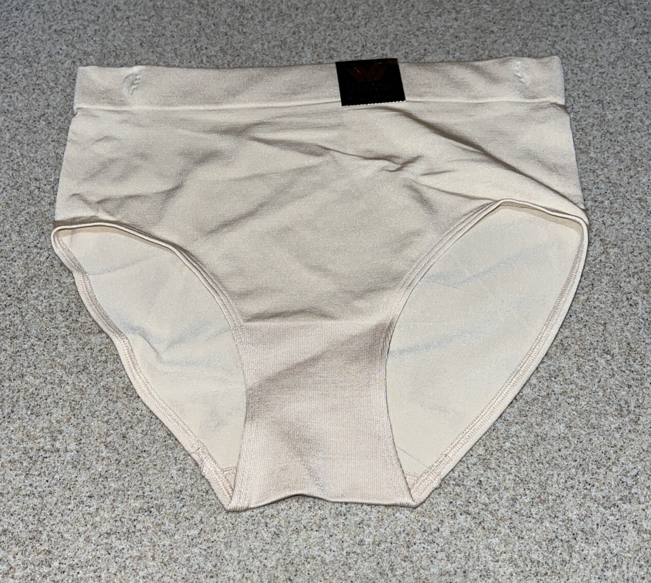 NWT Wacoal B-Smooth Seamless Brief 838175 US 6-M Naturally Nude