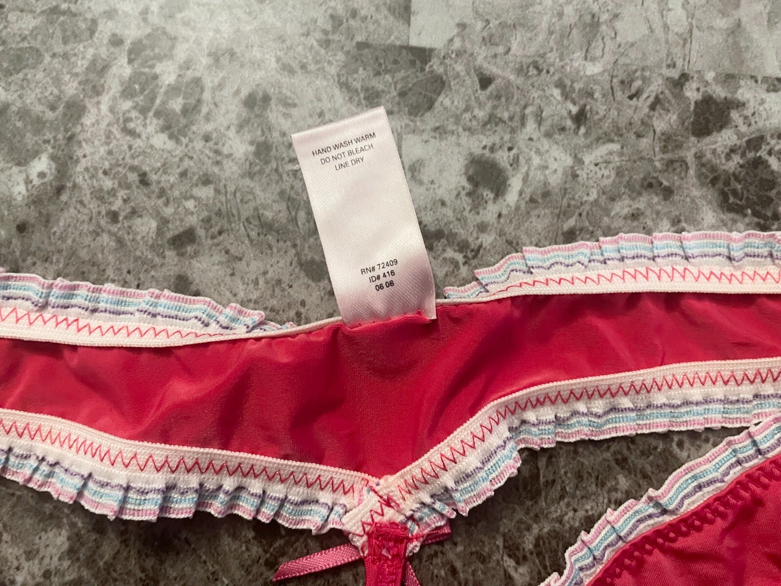 VICTORIA’S SECRET SMALL PINK SMOOTH STRIPE PLEATED VINTAGE RARE V STRING PANTIES