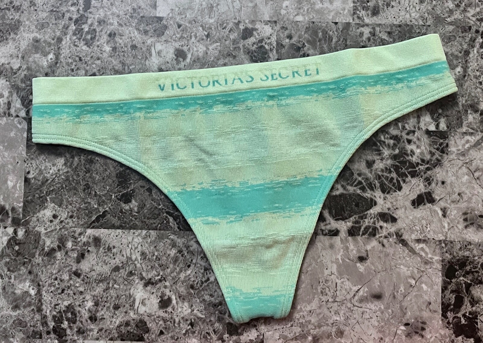 NWT VICTORIA’S SECRET GREEN TEAL OMBRE STRIPE SEAMLESS STRETCH THONG PANTIES