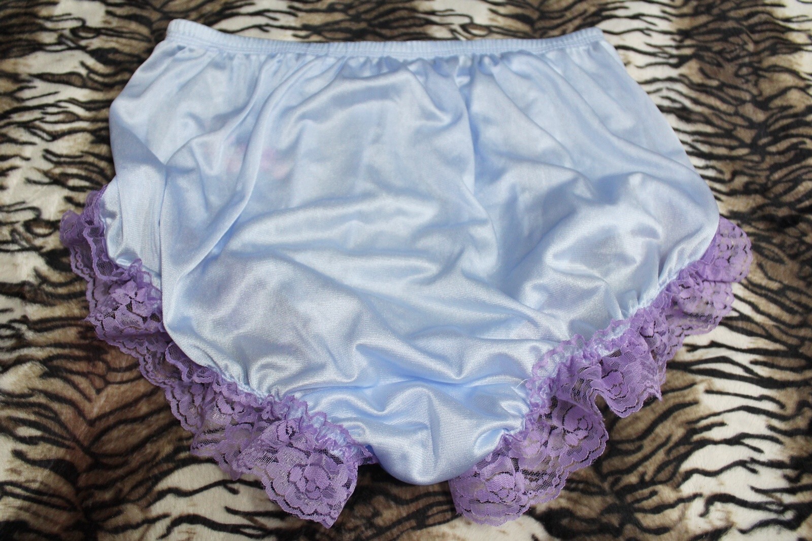 #226 2XL/ElasticW.24-42″ Vintage Style Purple Nylon Full Brief + White Half Slip