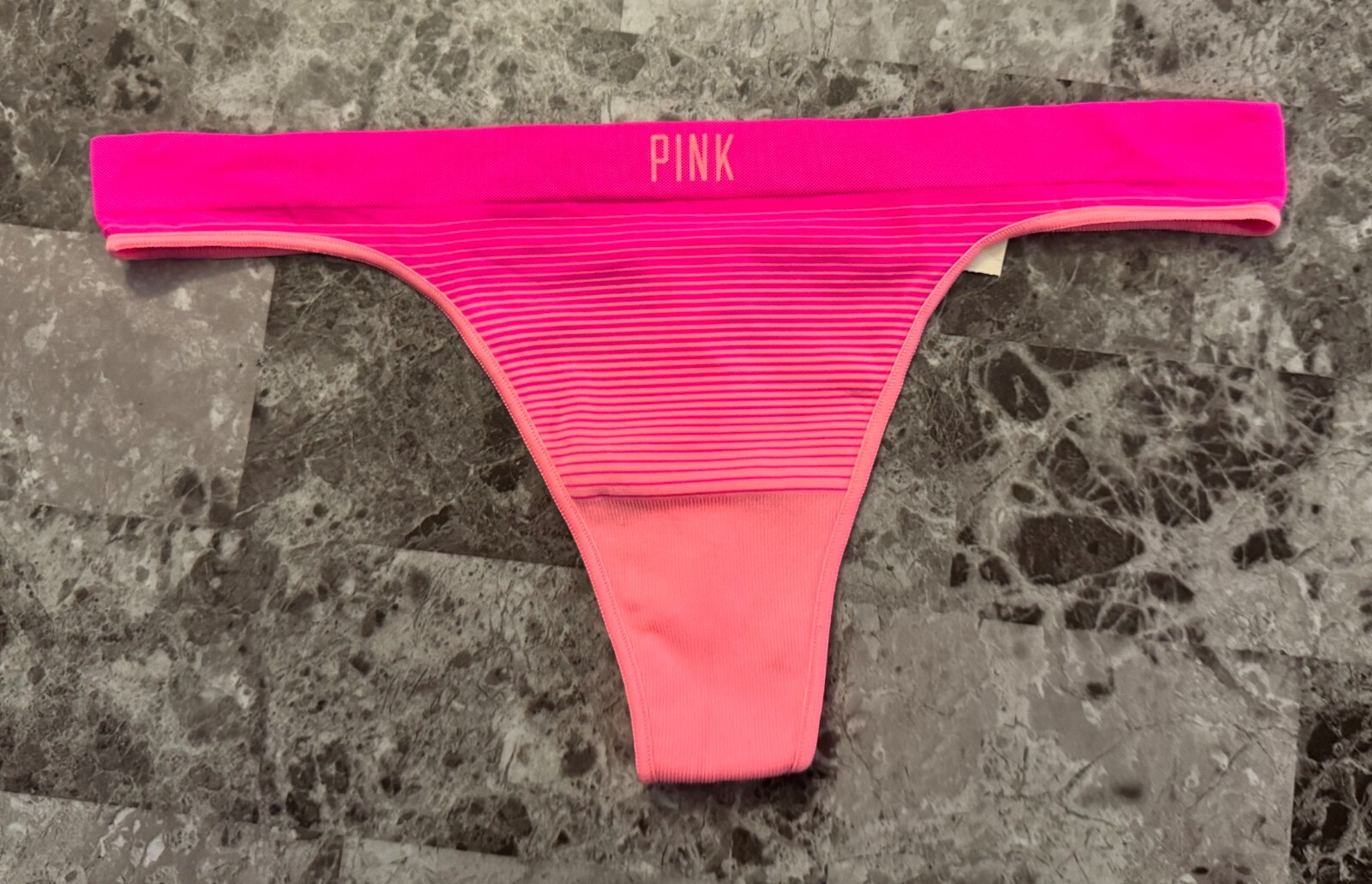 NWT VICTORIA’S SECRET PINK MEDIUM STRIPE SEAMLESS VINTAGE RARE THONG PANTIES