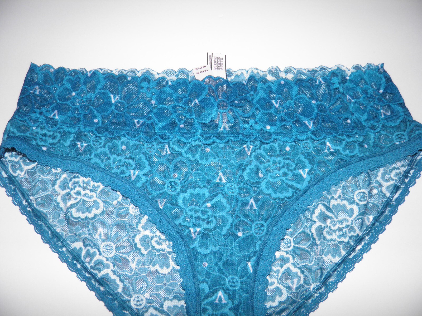 NWT, Victoria’s Secret, blue color, lace, hiphugger hipster panties. Large.