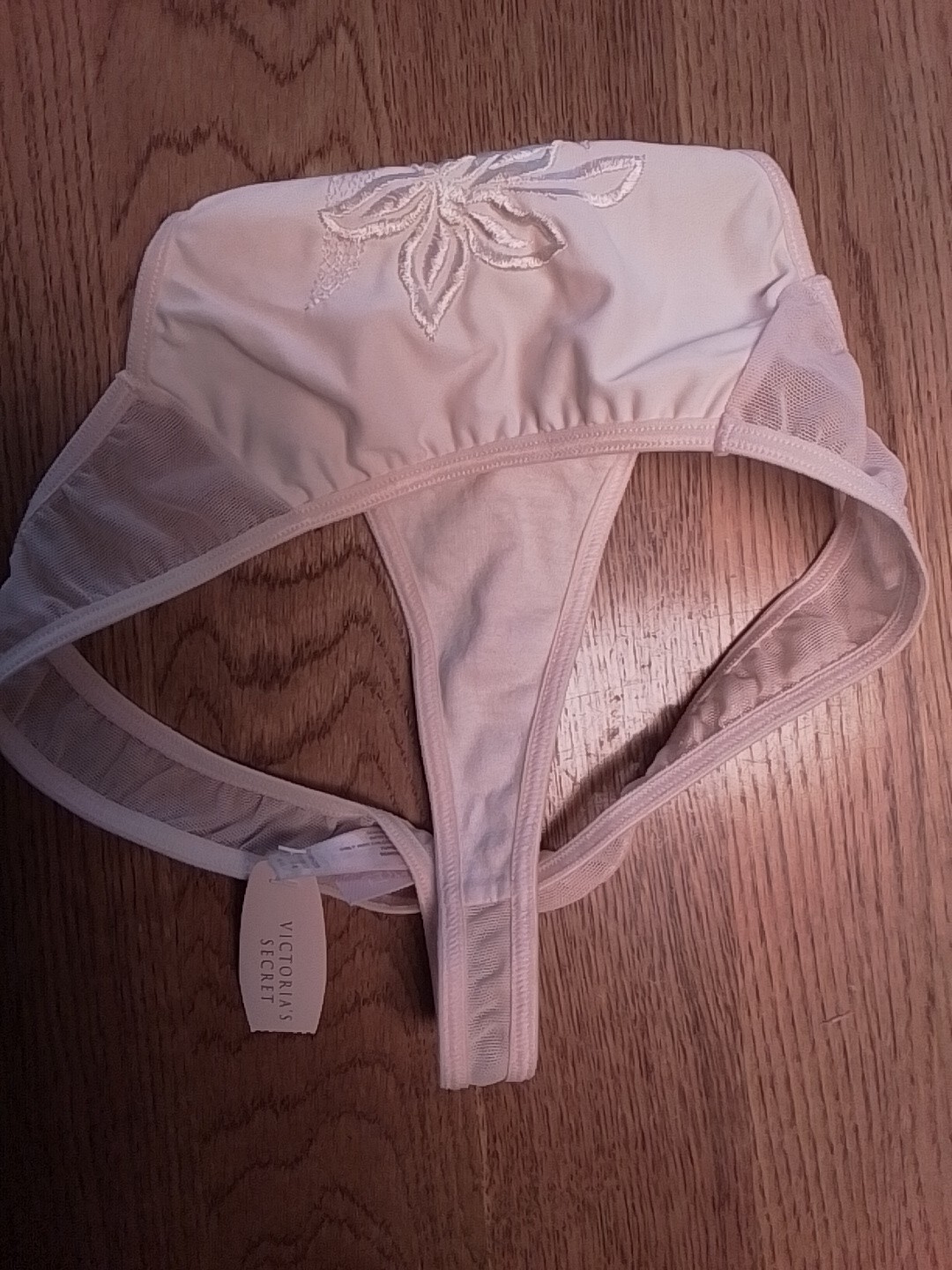 Vintafe New VICTORIA’S SECRET Panty Light Pale Pink Embroidered Flower Thong S