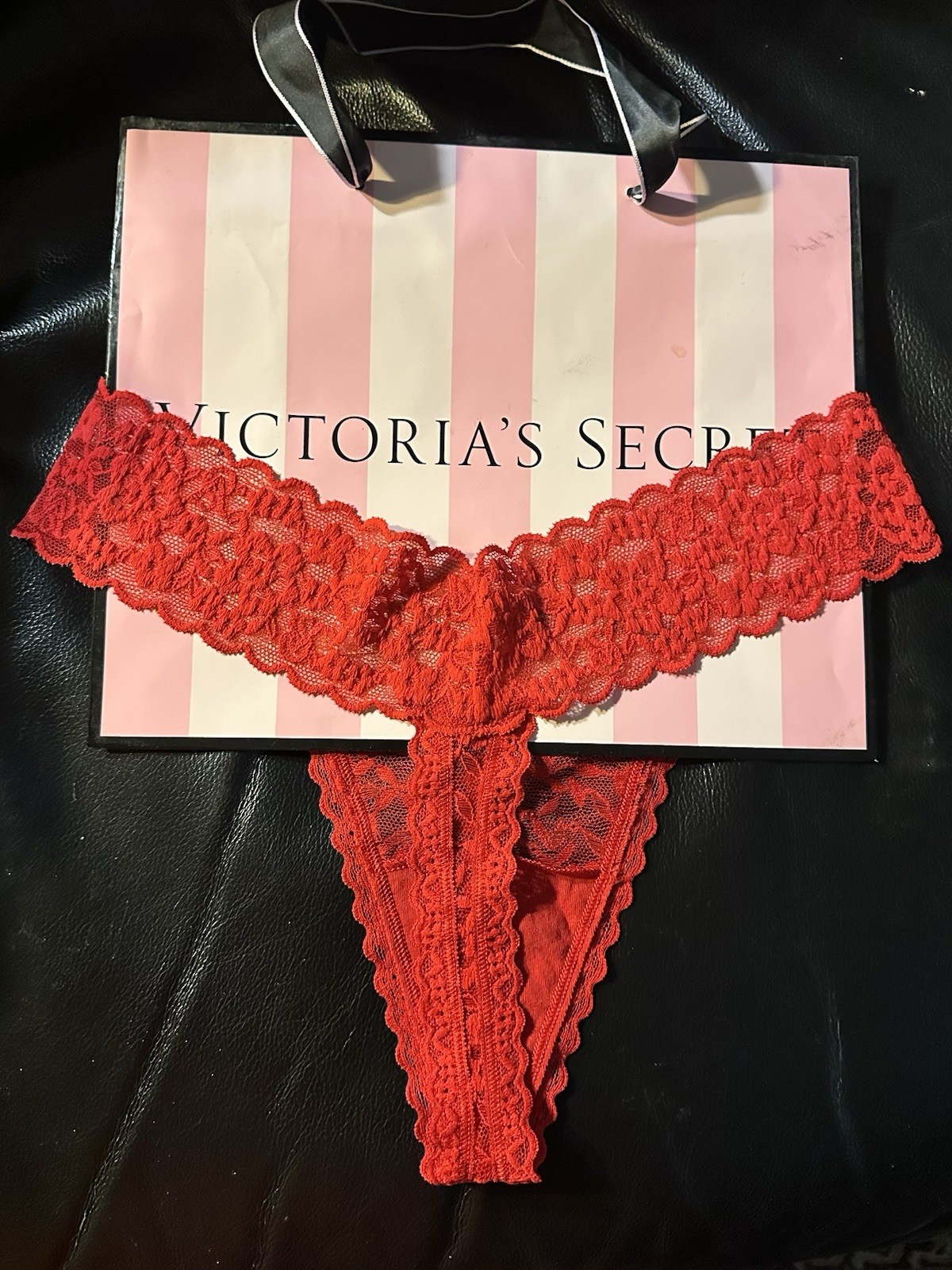Victoria’s Secret Lace Thong Panties Lipstick Red Size Medium NWT Brand New