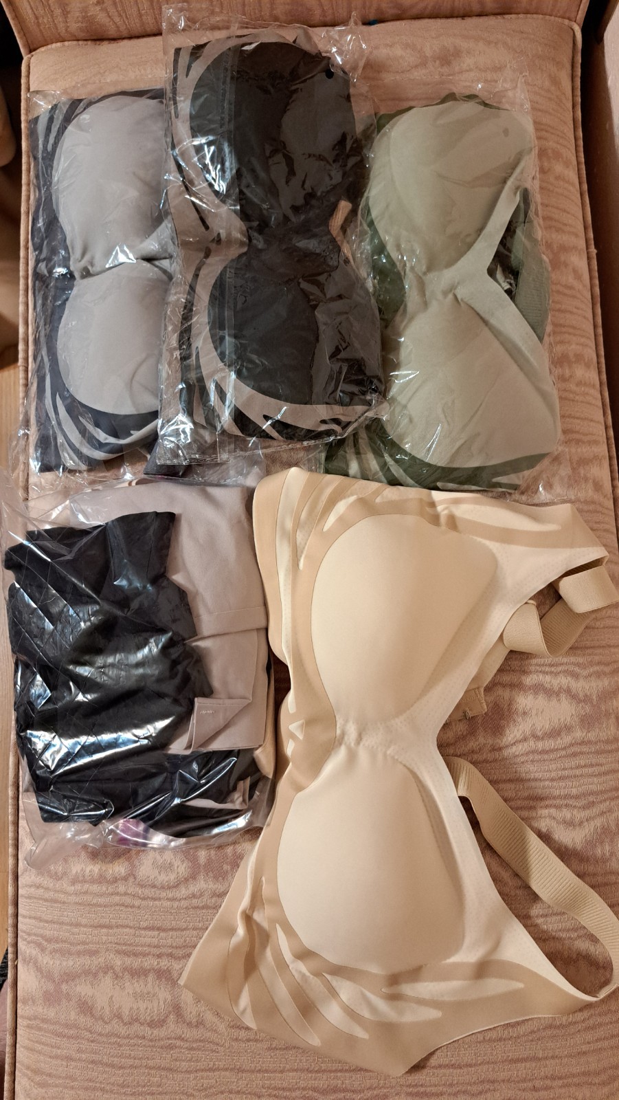 New lot of 4 bras XXL and 8 Size L panties