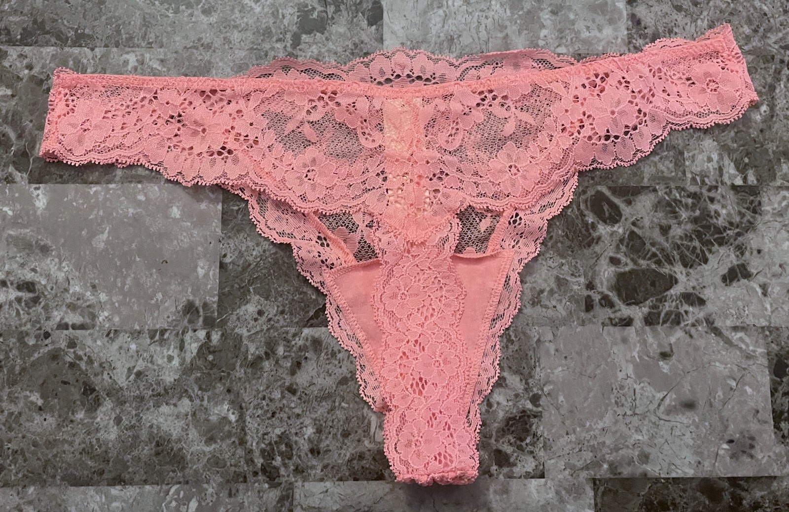 NWT VICTORIA’S SECRET M L PINK LACE ROSE FLORAL APPLIQUE THONG PANTIES