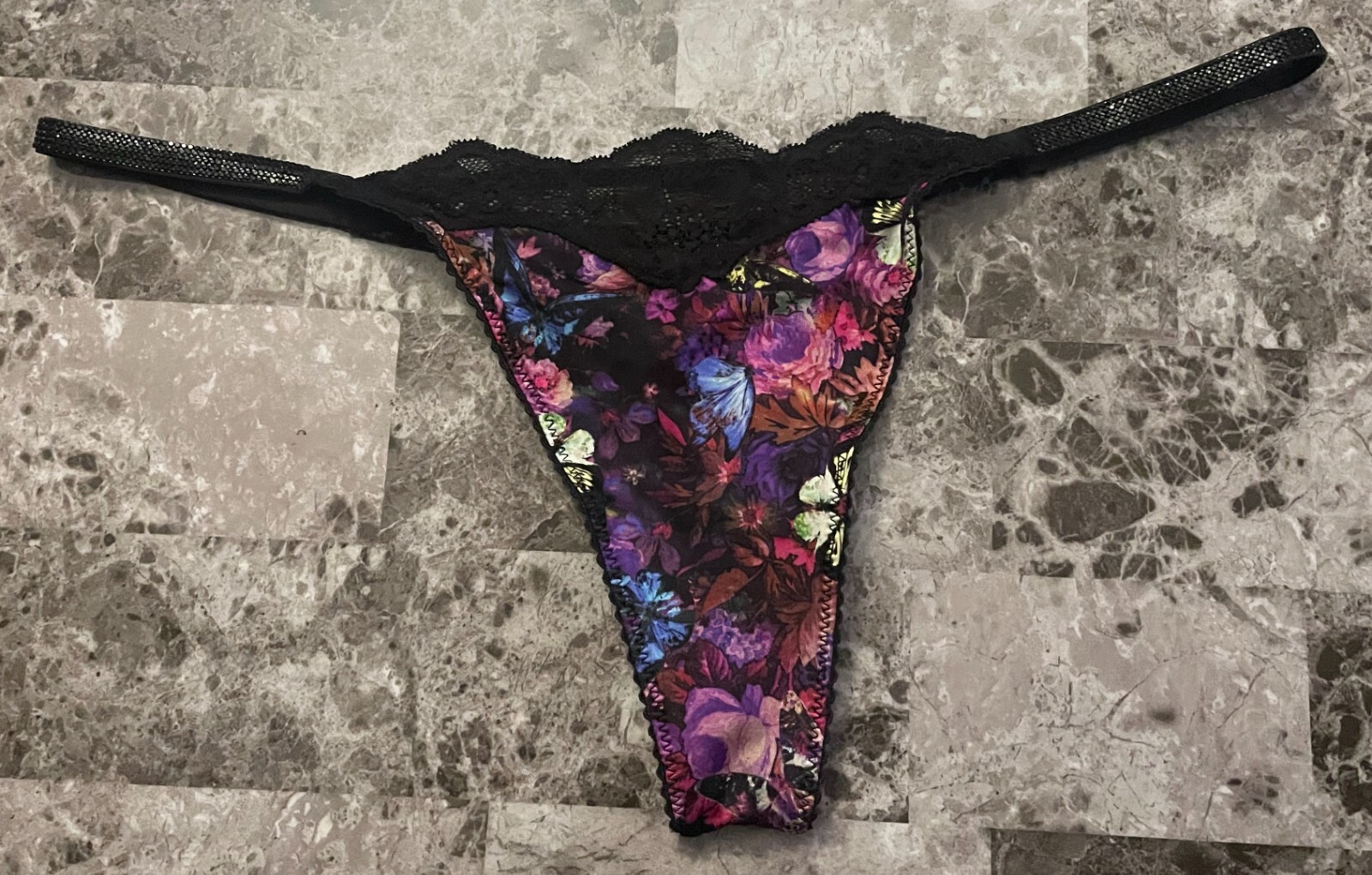 NWT VICTORIA’S SECRET M SATIN SMOOTH BUTTERFLY FLORAL SHINE STRAP THONG PANTIES