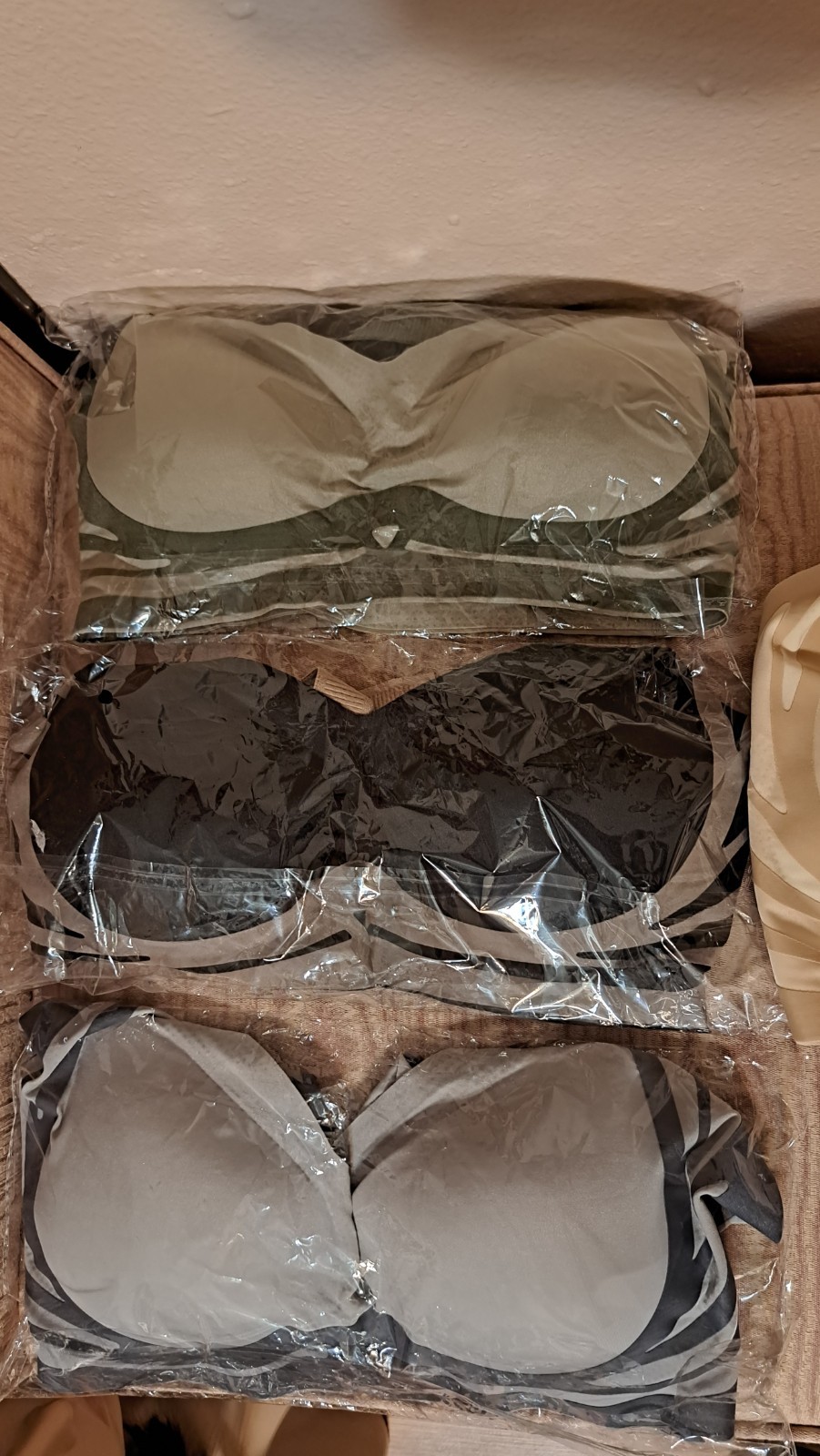 New lot of 4 bras XXL and 8 Size L panties