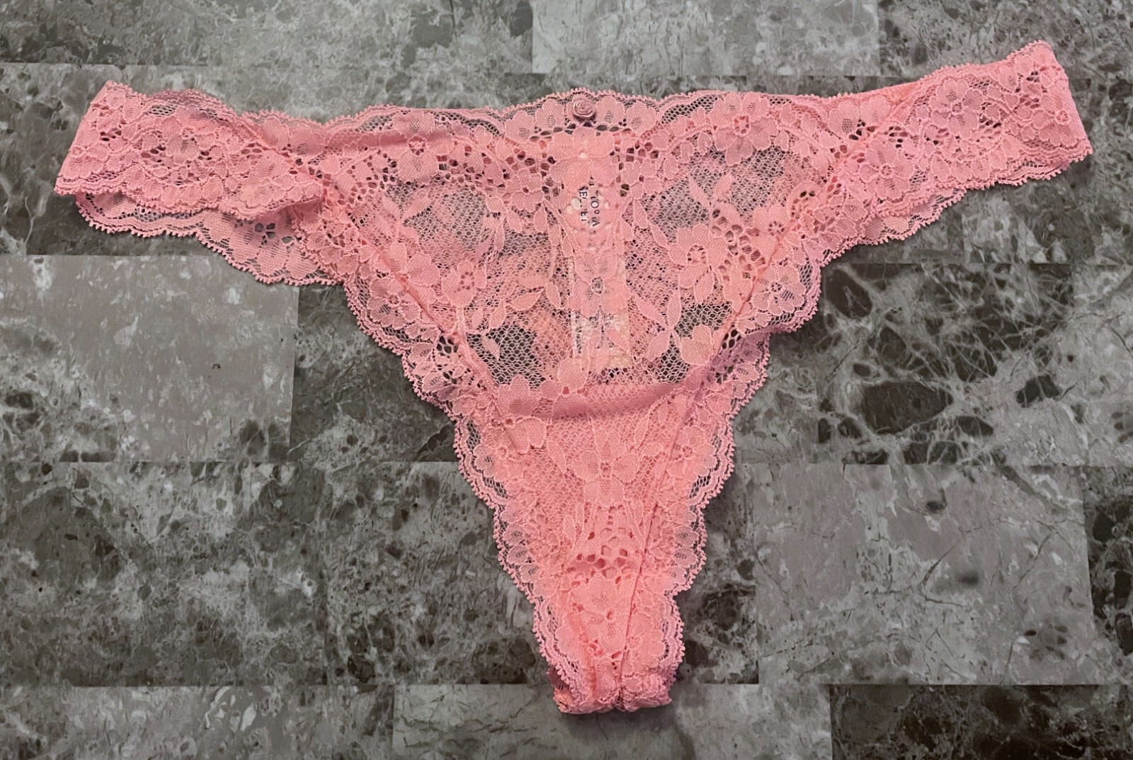 NWT VICTORIA’S SECRET M L PINK LACE ROSE FLORAL APPLIQUE THONG PANTIES