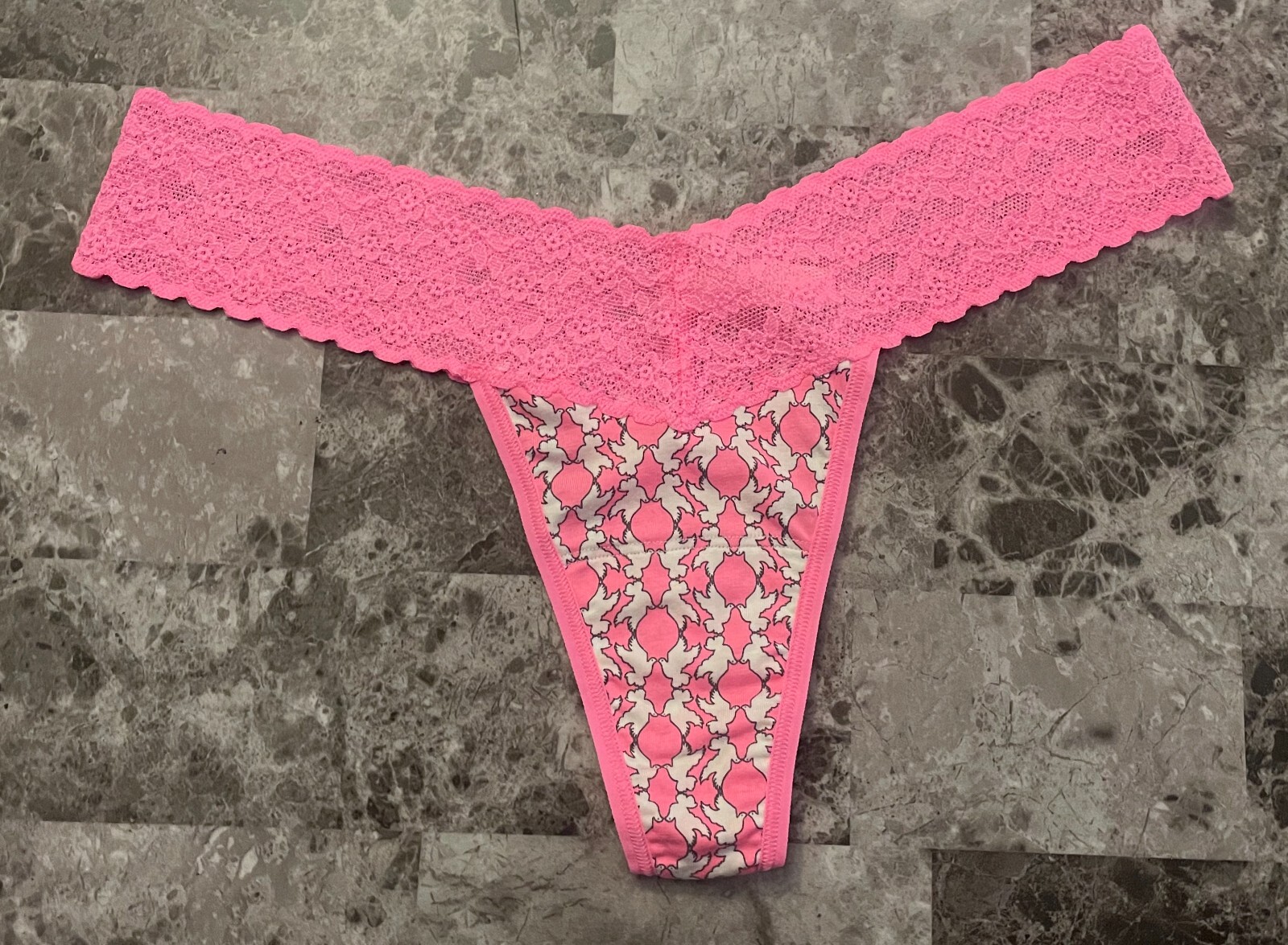 NWOT VICTORIA’S SECRET O/S PINK WHITE TURTLE DOVES LACE RARE THONG PANTIES