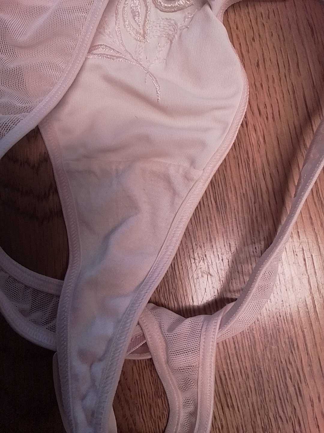 Vintafe New VICTORIA’S SECRET Panty Light Pale Pink Embroidered Flower Thong S