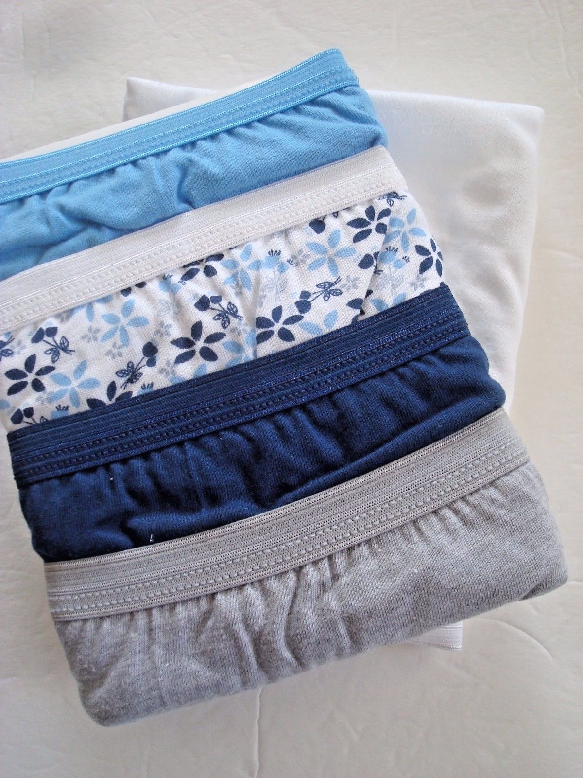 Ladies Hanes Briefs Box of 5 Ultra Soft No Ride Up Size 6M