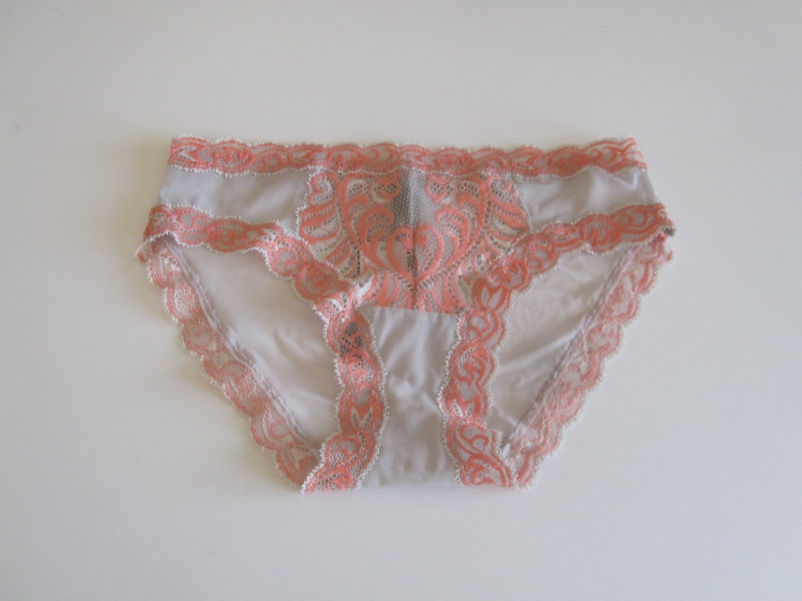 Natori Feathers Hipster Panty 753023 S, M, L, XL MSRP $30.00 -$32.00 NWT