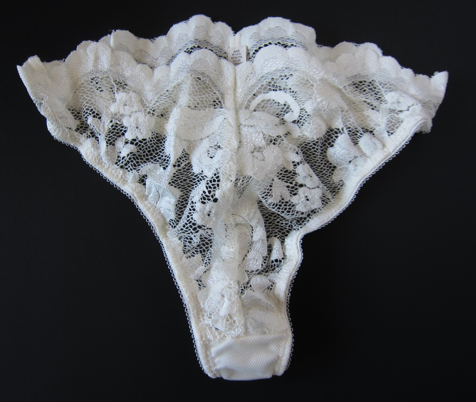 NEW Victoria’s Secret? VINTAGE 90s High Cut Lace Thong Panties MEDIUM