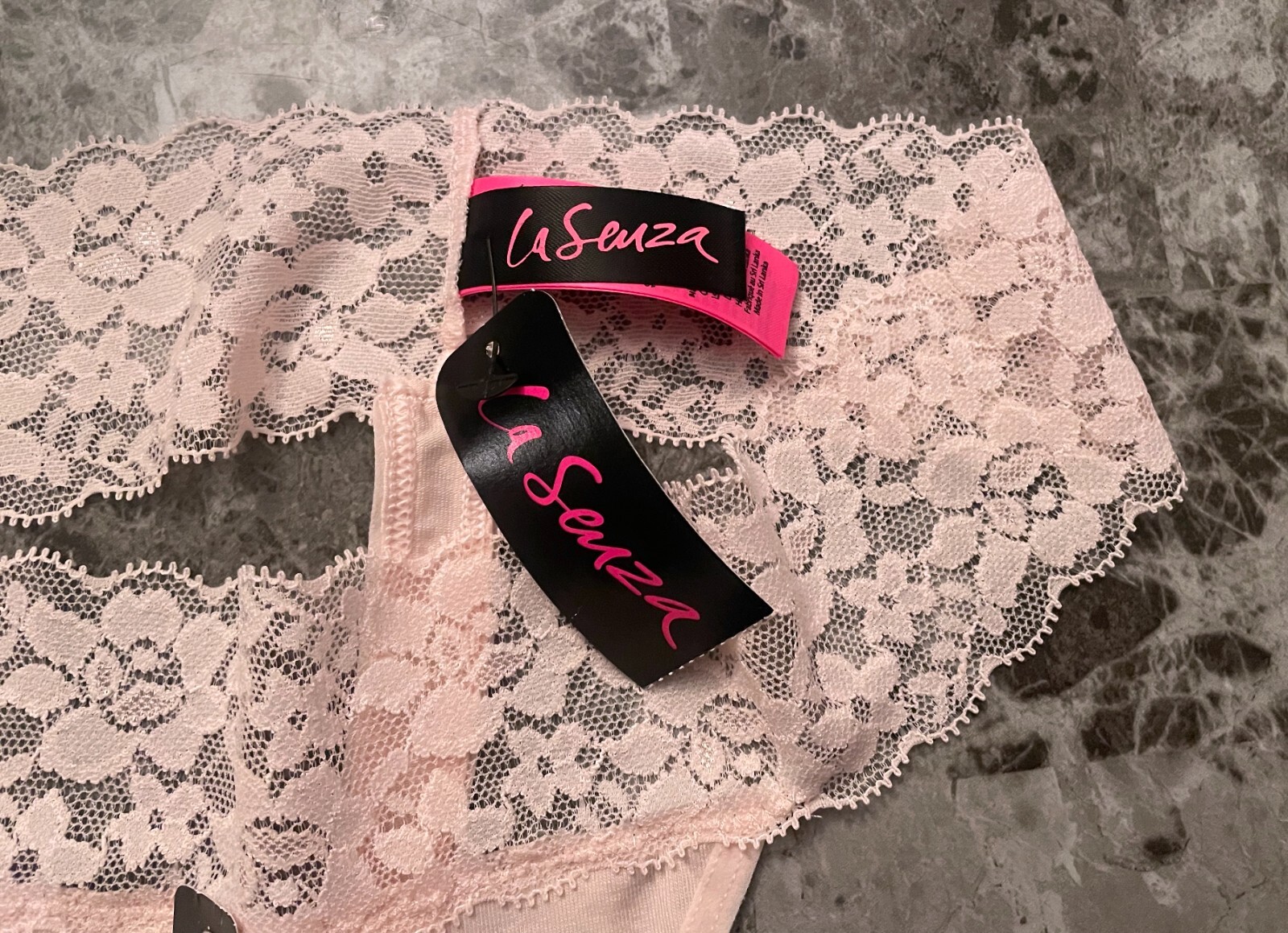 NWT LA SENZA SMALL LIGHT PINK COTTON BLEND FLORAL LACE BAND THONG PANTIES