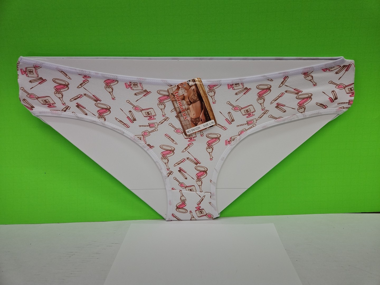 Women Panties Different brands, colors, and Patterns Size 2XL 3 pack. Read Below