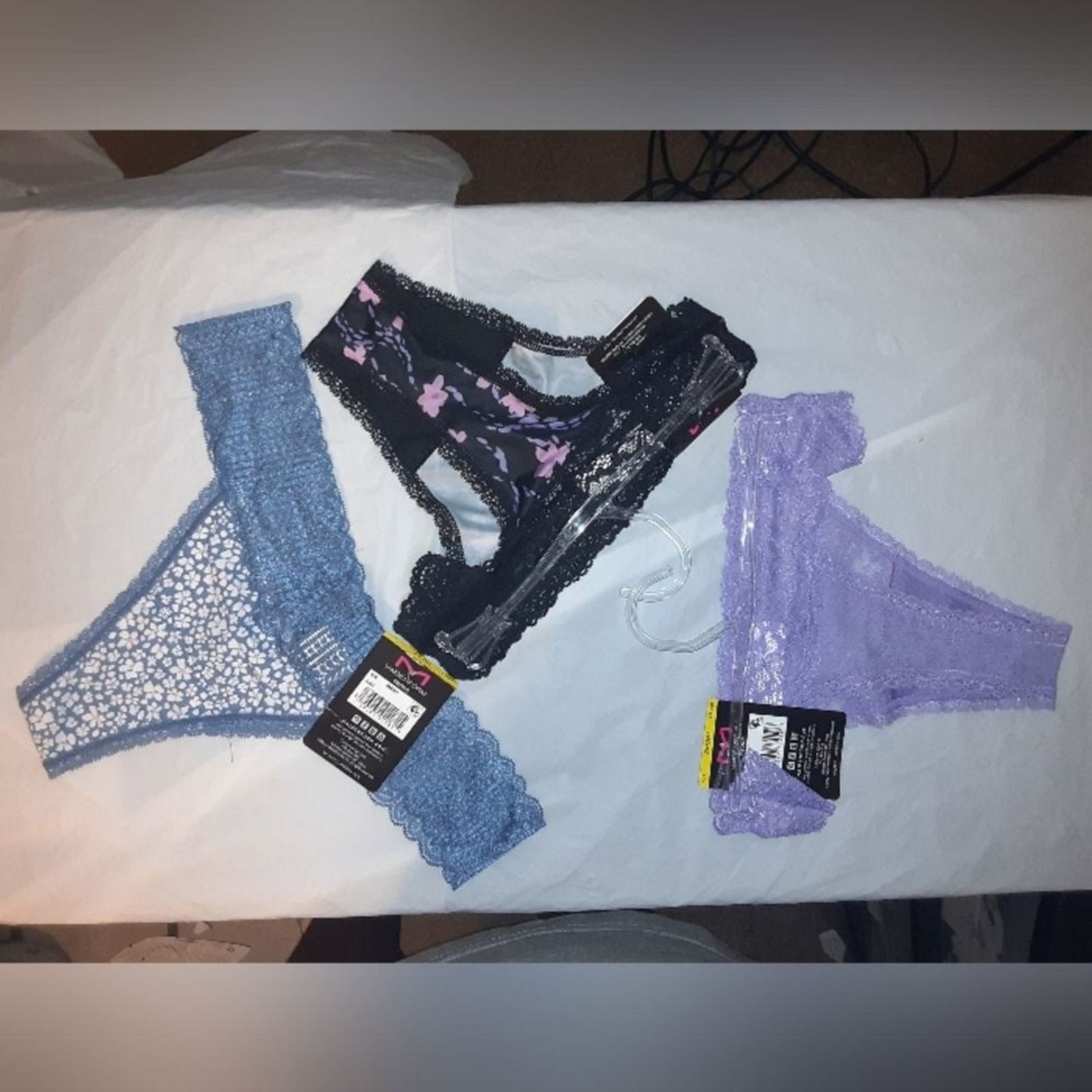 Maidenform Medium Luxurious Lace Thong 3 Pair Bundle NWT