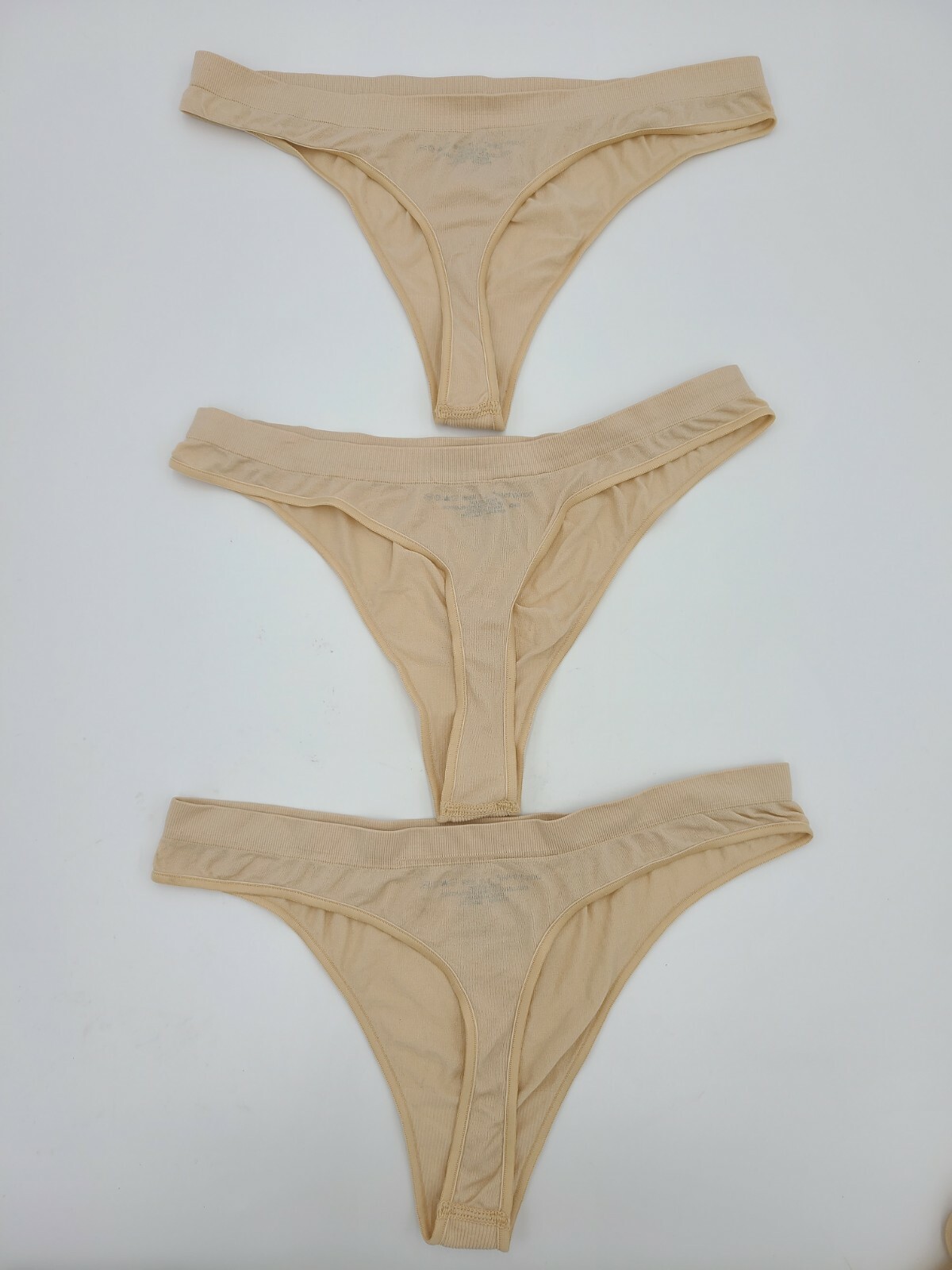HANES Barely There CustomFlex Fit THONG Style 2556 / X556 Size L/7 Beige