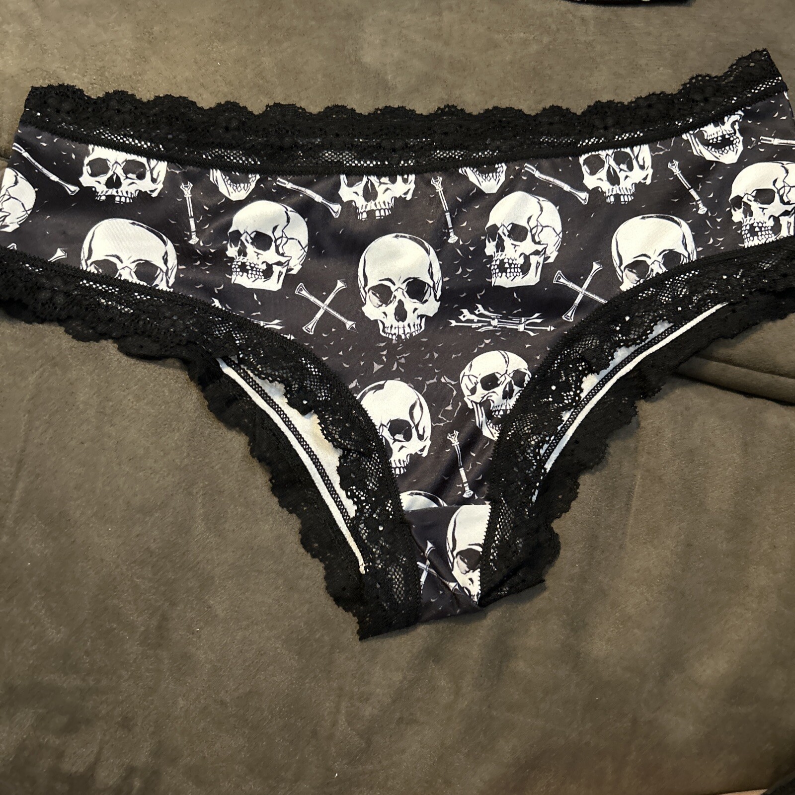Morvia 3pk lace trim cheeky goth Emo panties L skull/floral skull/stars Lingerie