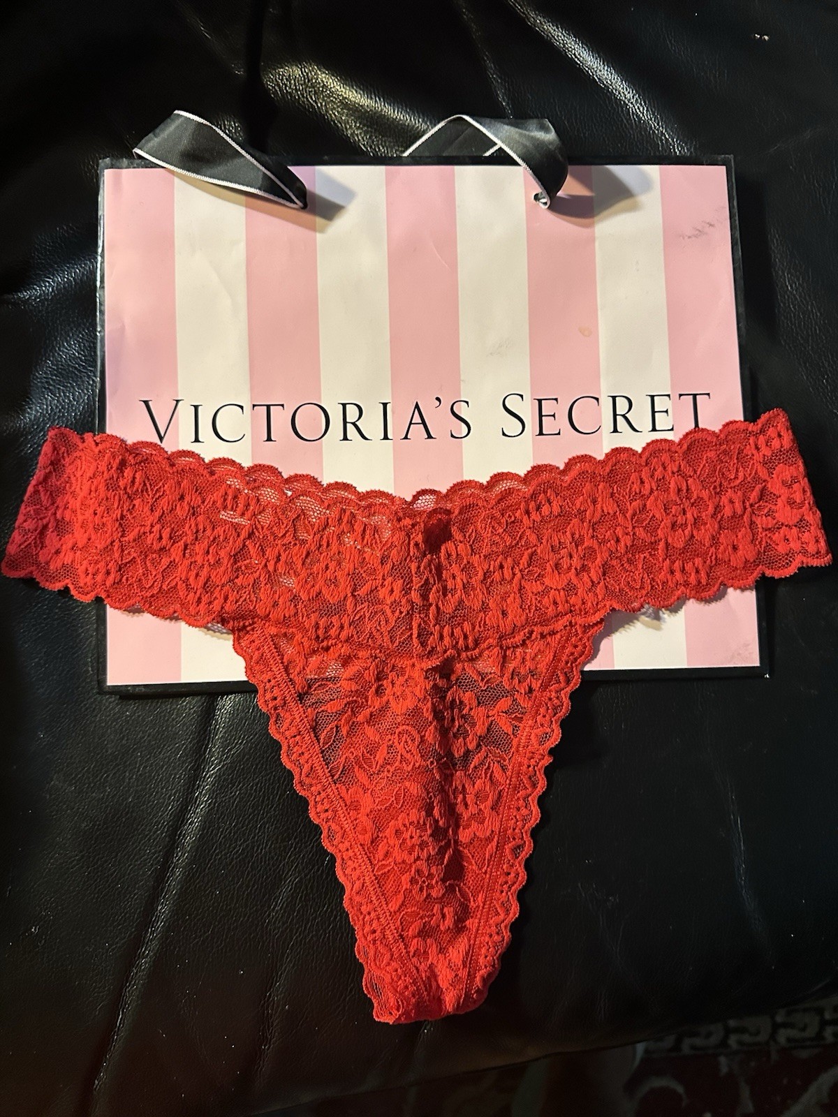 Victoria’s Secret Lace Thong Panties Lipstick Red Size Medium NWT Brand New