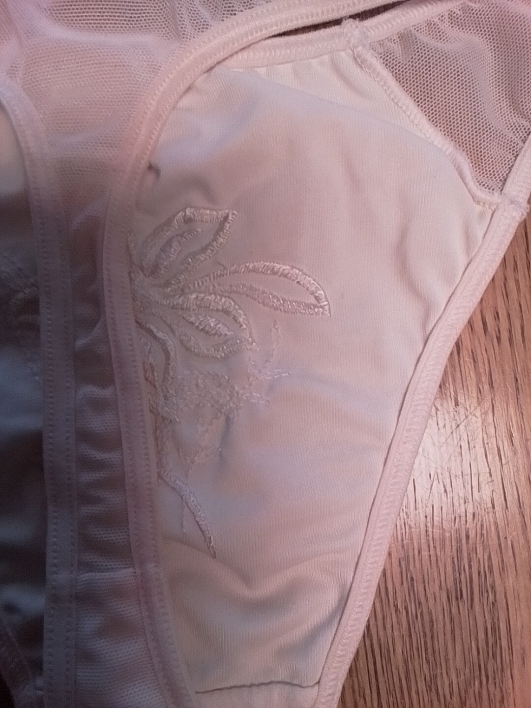 Vintafe New VICTORIA’S SECRET Panty Light Pale Pink Embroidered Flower Thong S