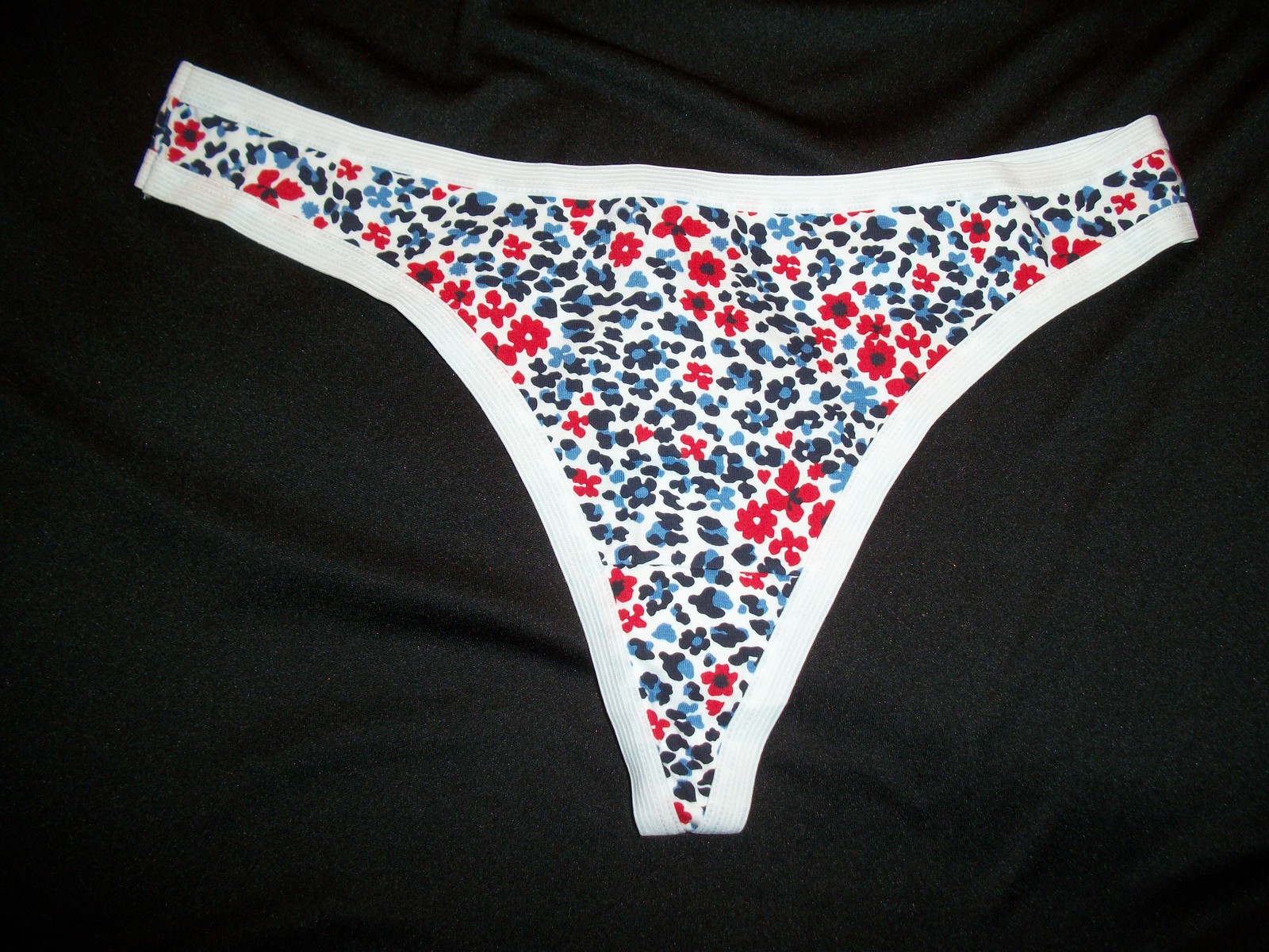 LADIES THONG BRIEF PANTY SIZE 7 / LARGE BY ARIZONA RED BLUE WHITE FLOWER NWOT