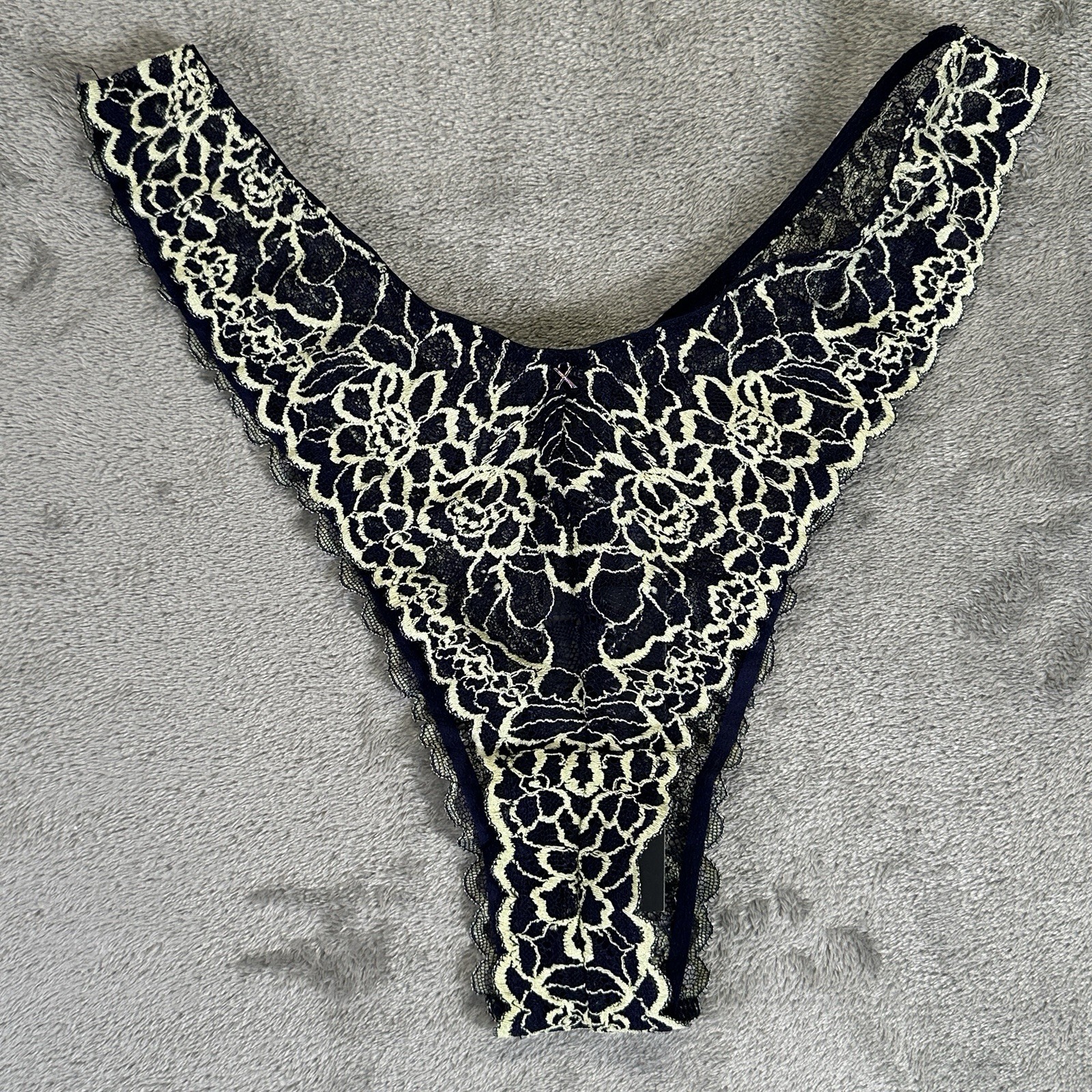 NEW, Fenty Savage X Women’s KeepSake Lace Brazilian Panty, Medium