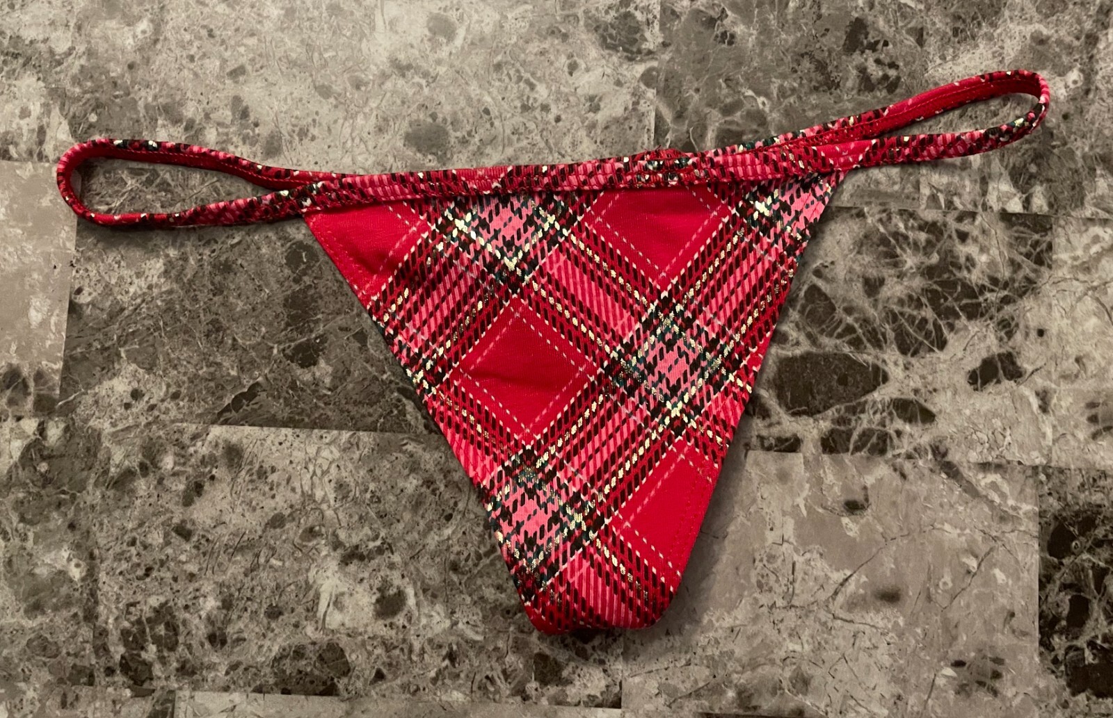 NWT VICTORIA’S SECRET PINK RED GREEN PINK PLAID HOLIDAY V STRING THONG PANTIES