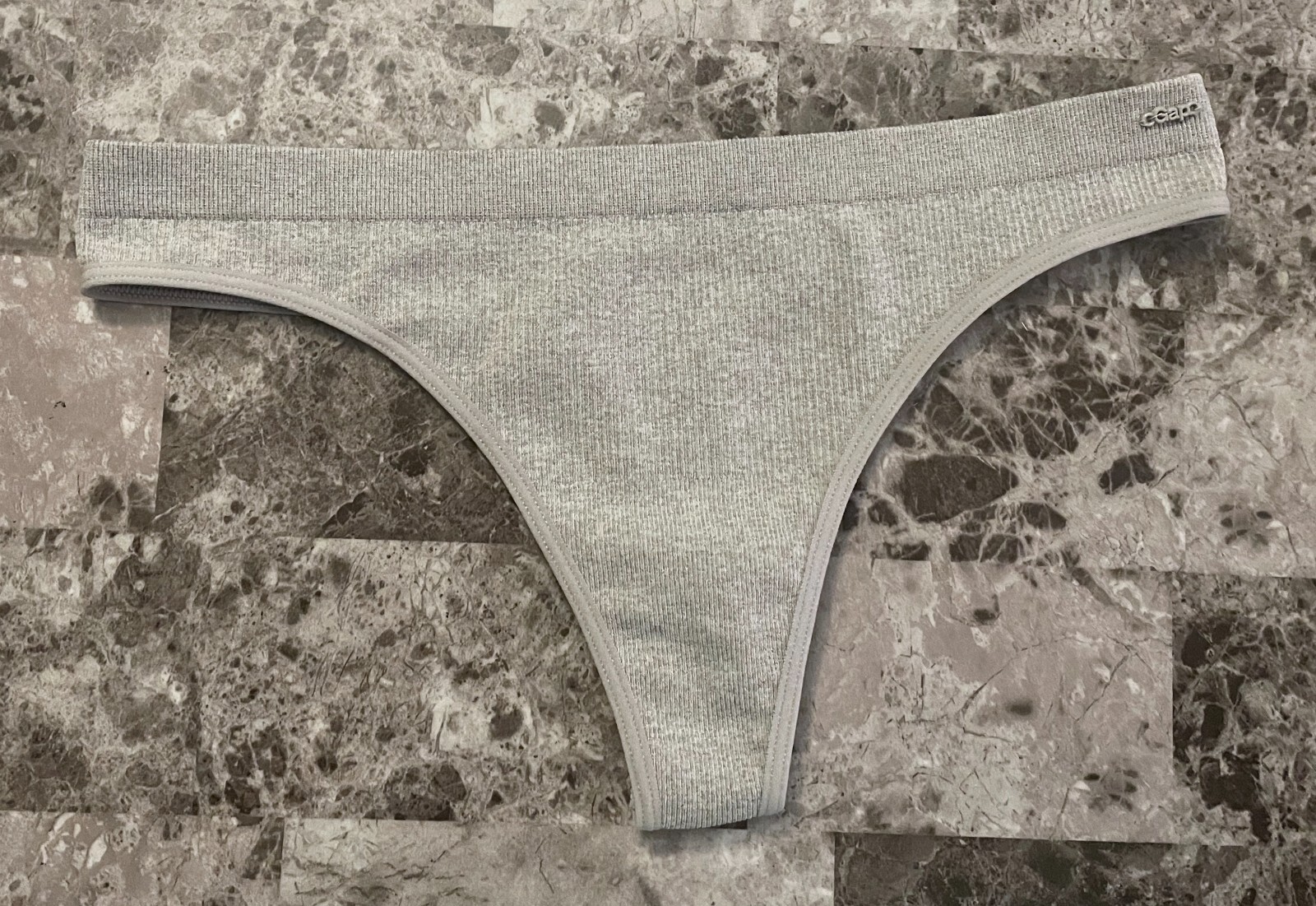 NWOT GAP BODY GRAY RIBBED STRIPE LOGO HARDWARE STRETCH SEAMLESS THONG PANTIES