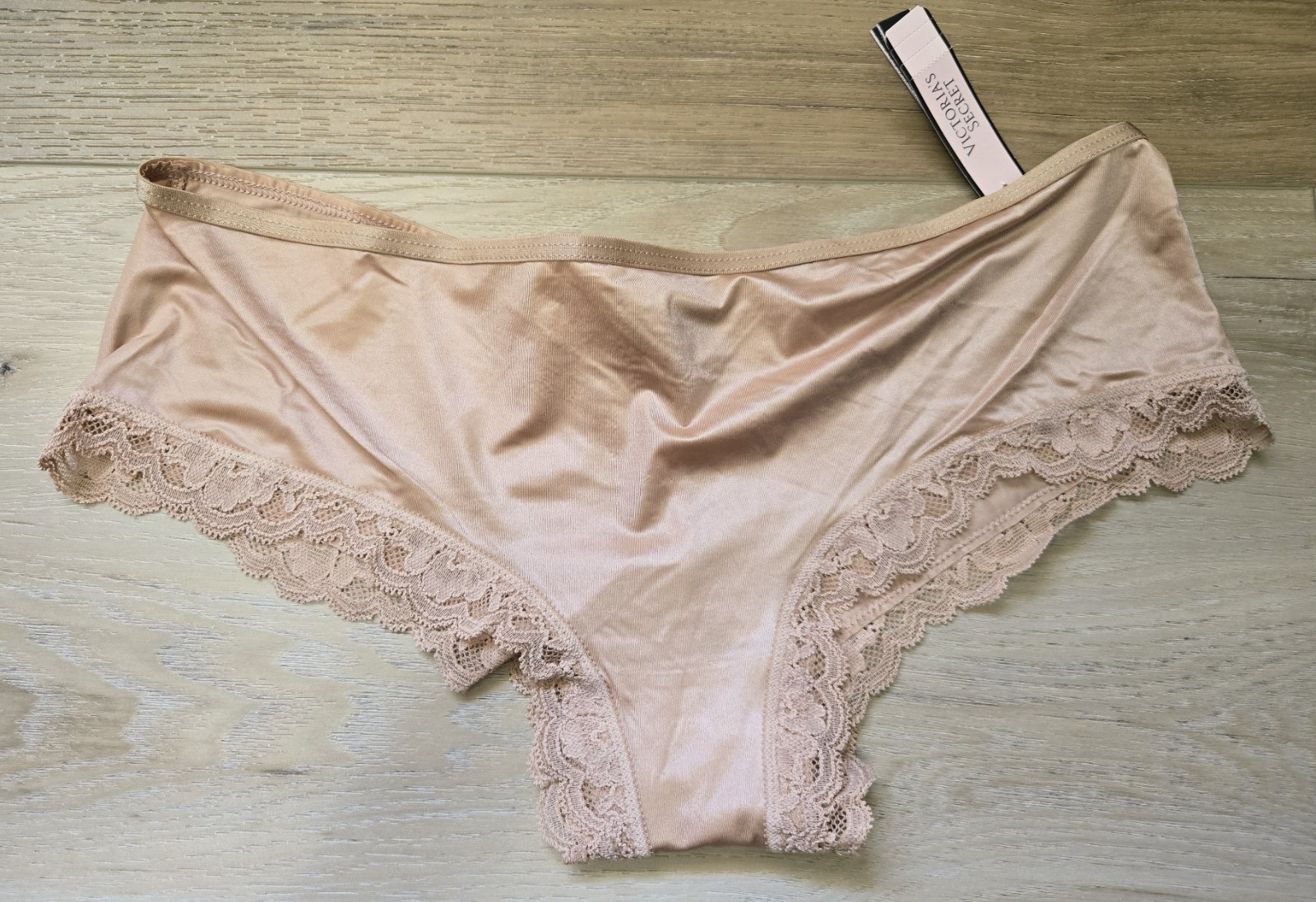 NWT Victoria’s Secret Nude Silky Smooth Lace Trim Keyhole Cheeky Panties M