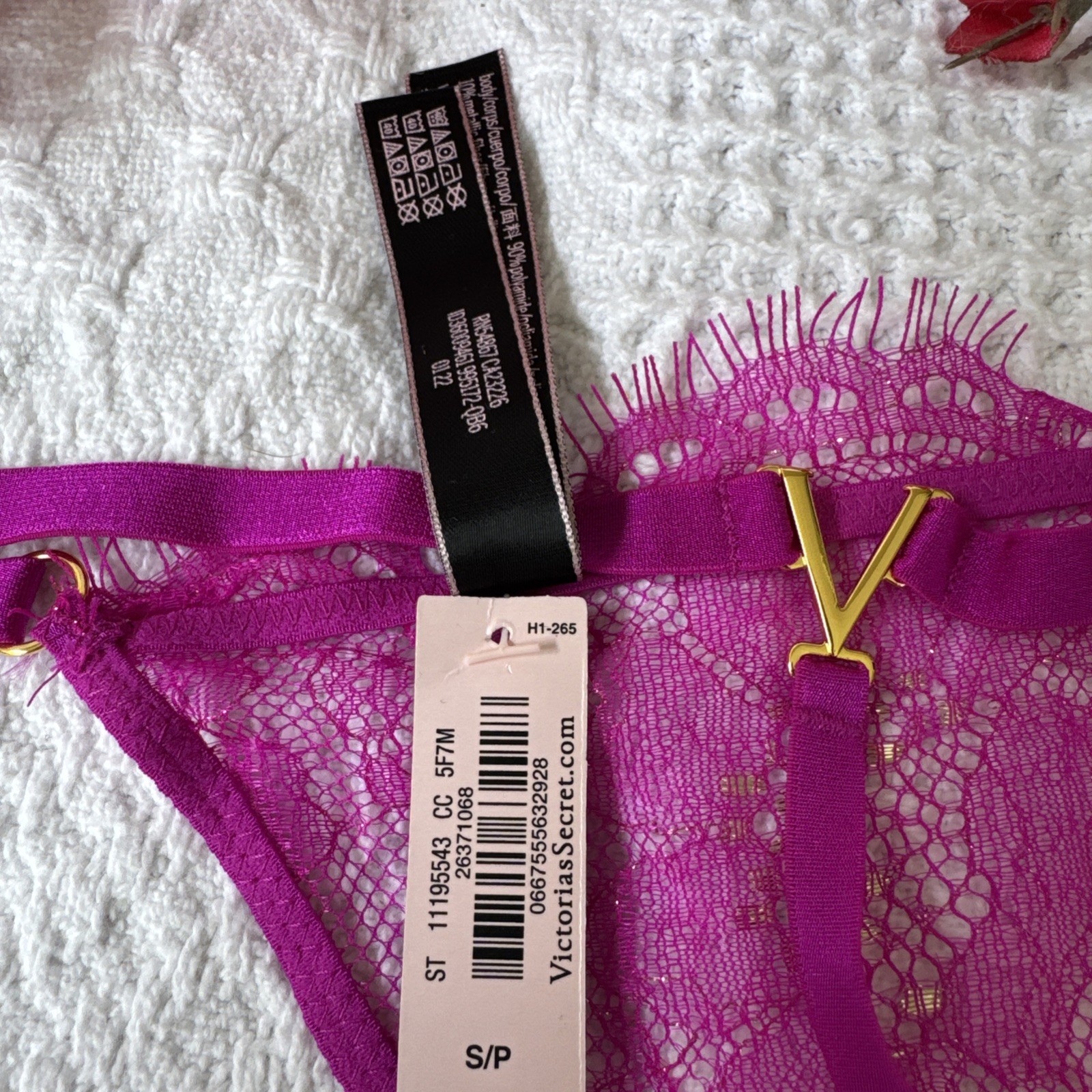 VICTORIA’S SECRET S GOLD CHARM V STRING PURPLE METALLIC LACE THONG PANTIES NWT