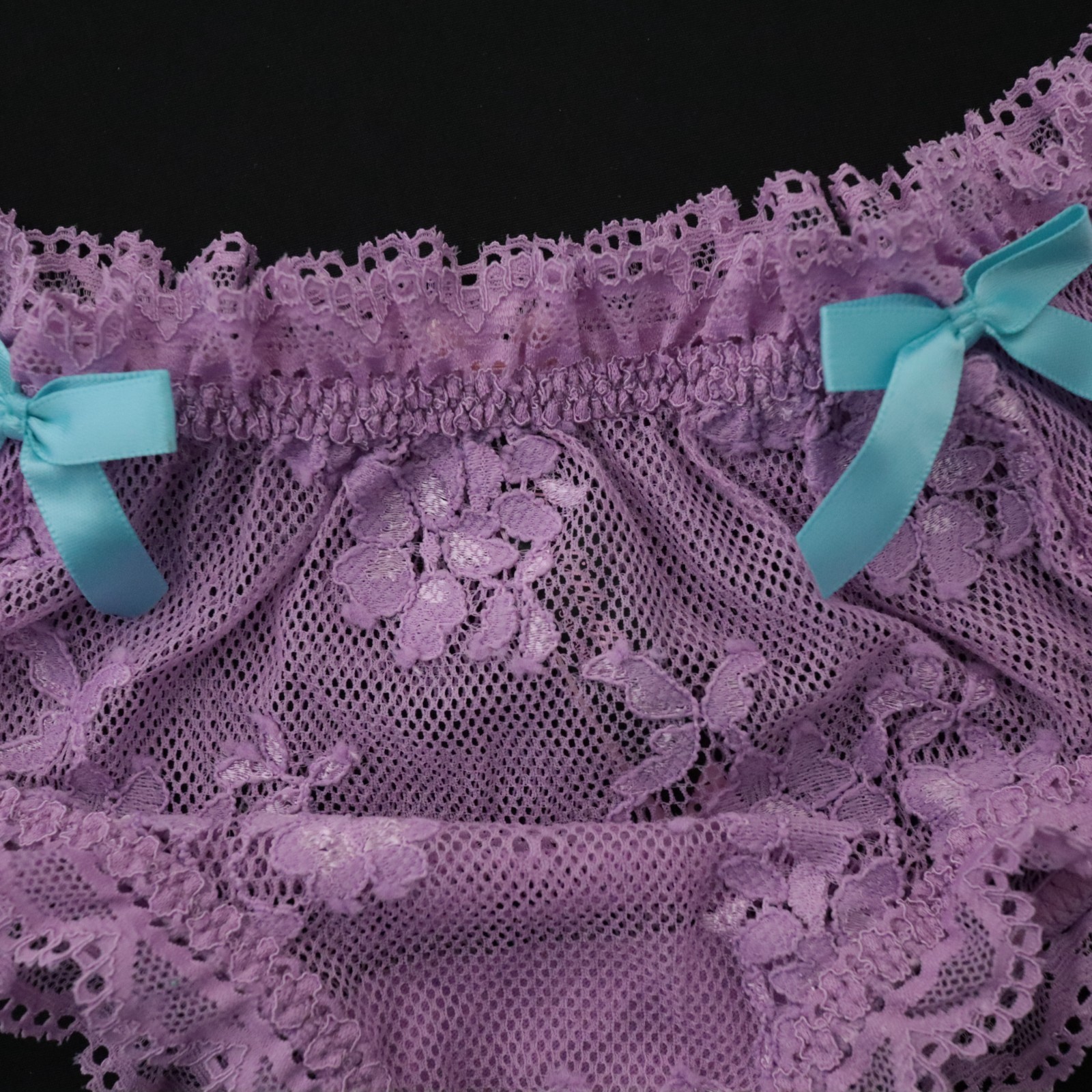 NEW Victoria’s Secret VTG Sexy Little Things Lace Ruffle Frilly Panty SMALL