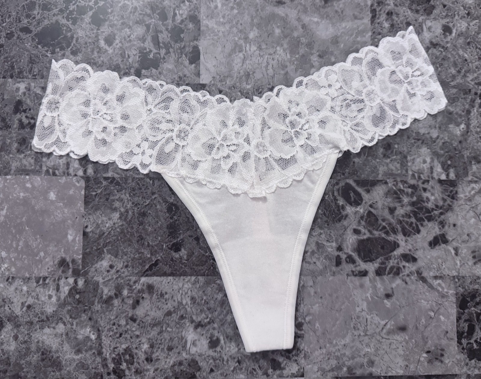 NWOT VICTORIA’S SECRET SMALL WHITE FLORAL LACE WAISTBAND STRETCH THONG PANTIES