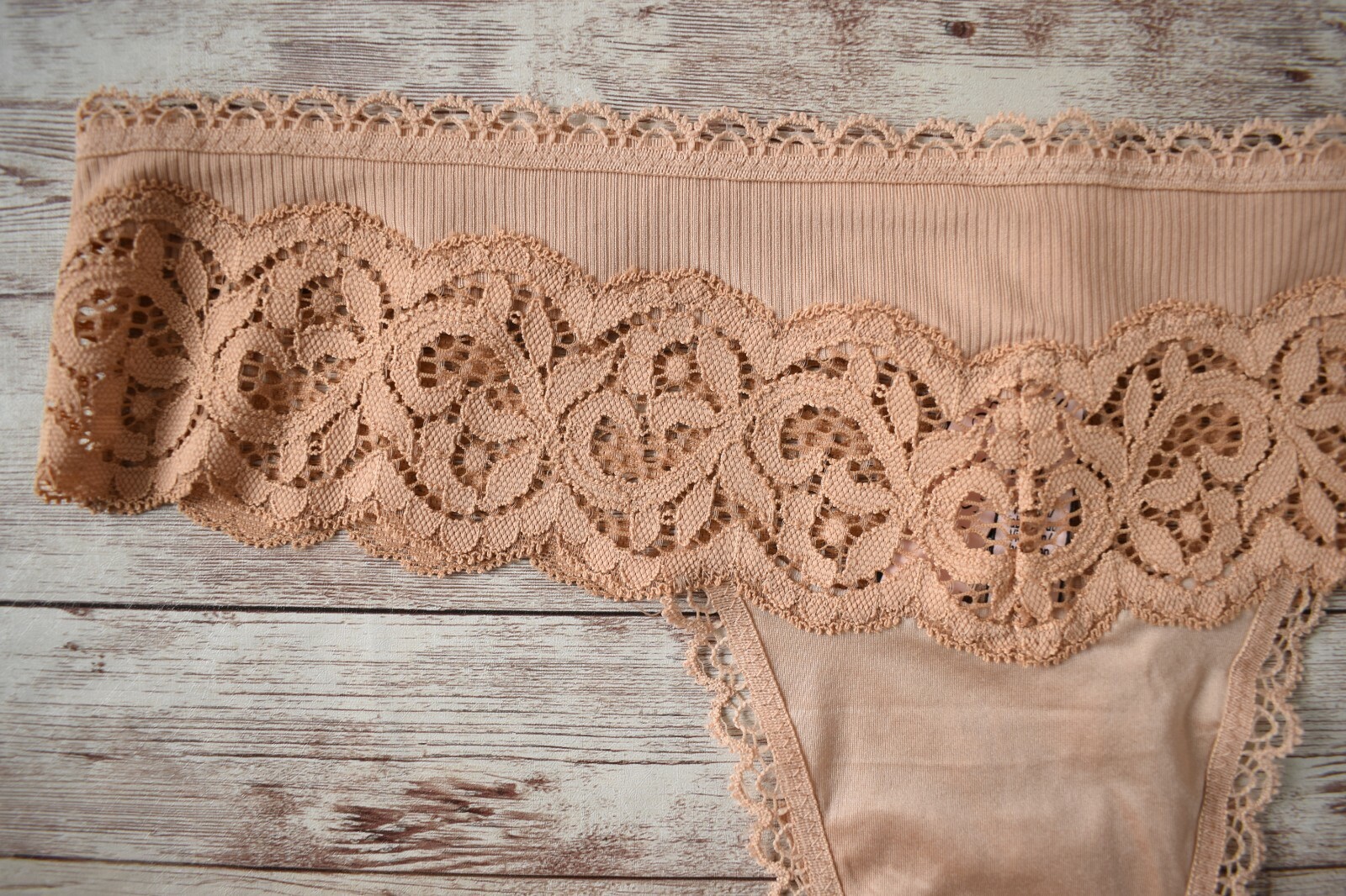 Victoria’s Secret XSMALL *BODY BY VICTORIA* THONG *Sweet Praline/Tan/Dark Nude*