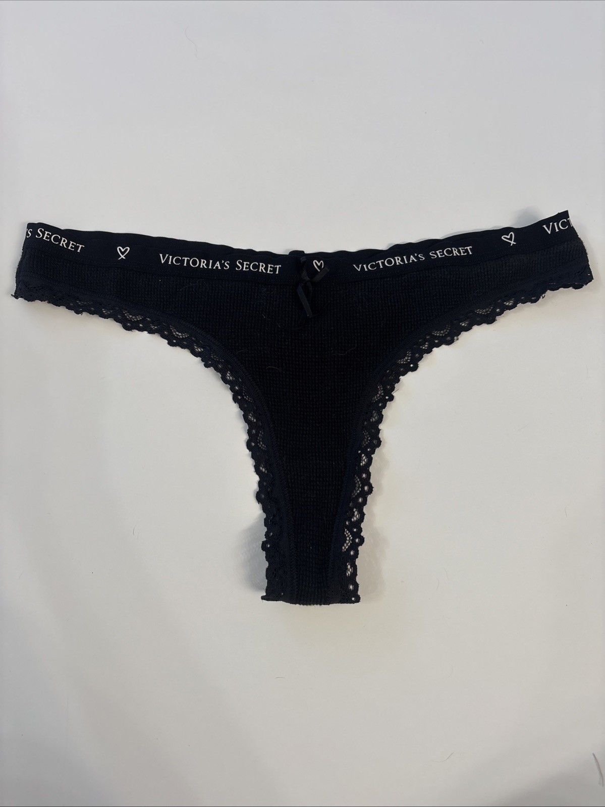 VICTORIA’S SECRET LACE LOGO BAND SEAMLESS THONG PANTIES BLACK SZ MEDIUM NWOT