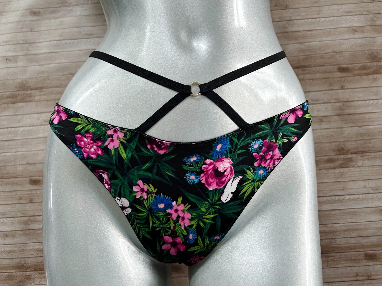 NWT Victorias Secret Very Sexy So Obsessed Strappy Thong Panty Moonlit Garden L