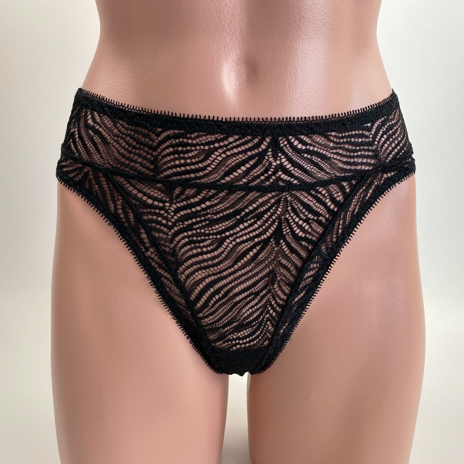 Victoria’s Secret Very Sexy Strappy Lace Zebra Brazilian/Slip Black Size L NWT