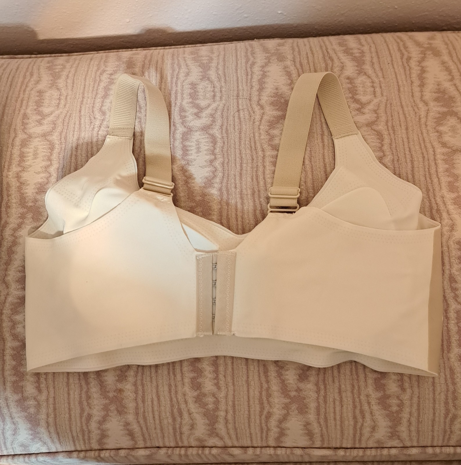 New lot of 4 bras XXL and 8 Size L panties