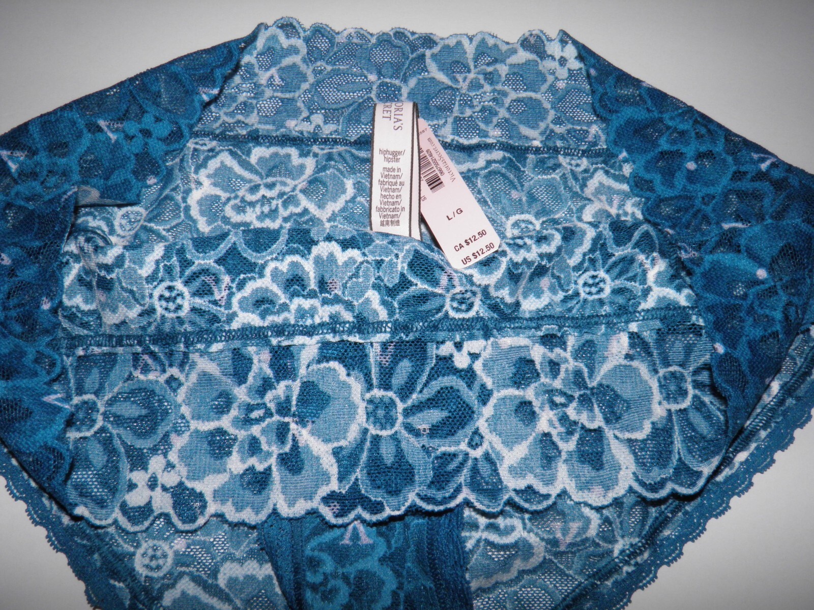 NWT, Victoria’s Secret, blue color, lace, hiphugger hipster panties. Large.