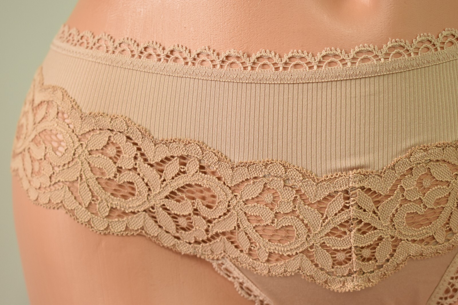 Victoria’s Secret XSMALL *BODY BY VICTORIA* THONG *Sweet Praline/Tan/Dark Nude*