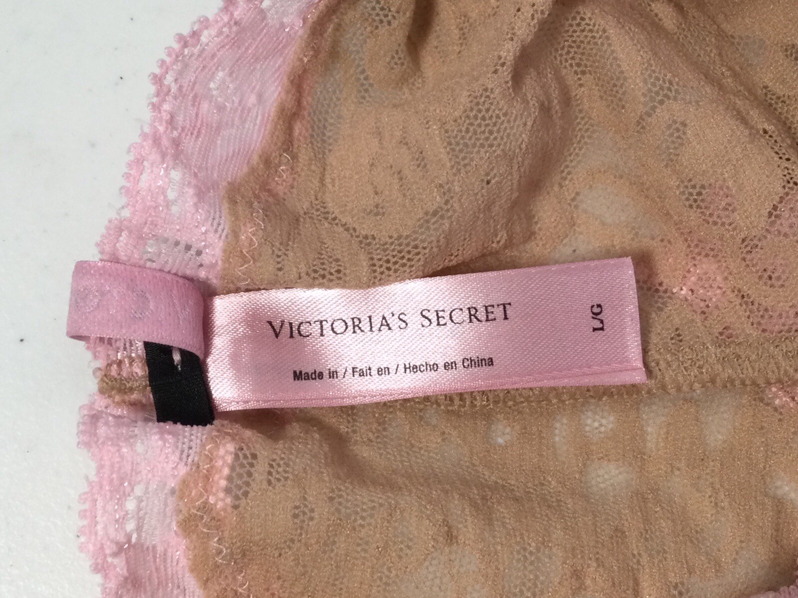VICTORIA’S SECRET “The Lacie” Beige W/ Pink Trim Cheeky Panties. Sz. Large. NEW.