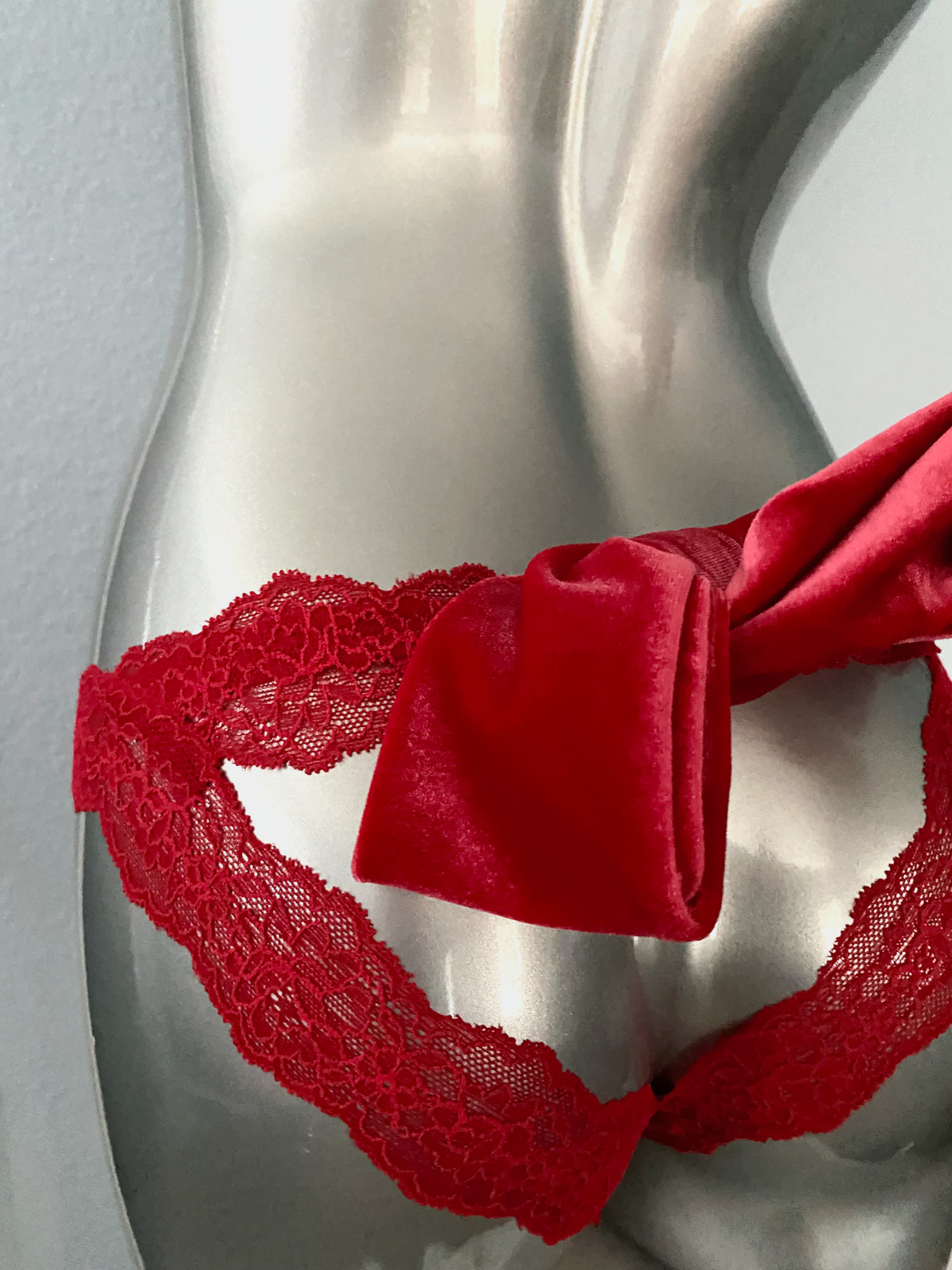 Victoria’s Secret Cheekini Panty Dream Angels Open Back Red Velvet Bow S M L XL
